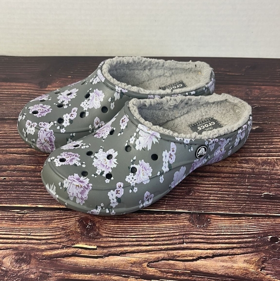 TippysTreasures's tweet photo. So good I had to share! Check out all the items I'm loving on @Poshmarkapp #poshmark #fashion #style #shopmycloset #nike #crocs #jordan: https://t.co/aNYS6YyJaJ https://t.co/HTa8RGOq9a