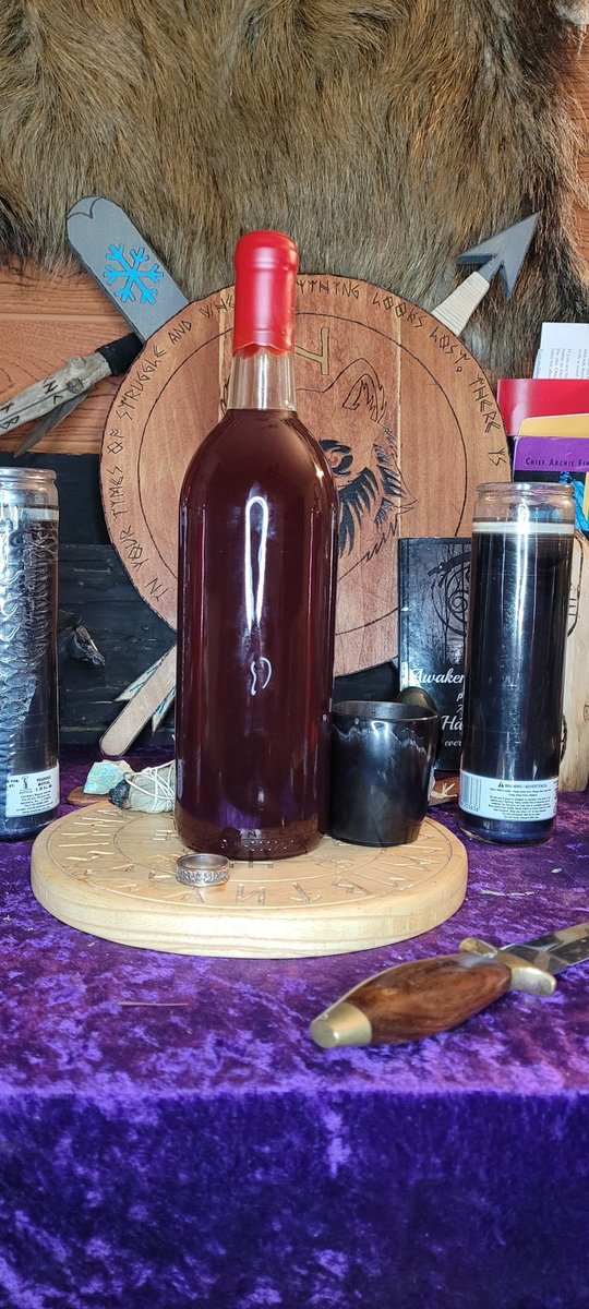 FinnFreyrson's tweet photo. So bottled somemore tonight! #MidgardBrewing #TheDedication #CraftMead #Homebrewer #Thor #SilvermoonProductions #LineageTheSeries https://t.co/0mESUCzqWe