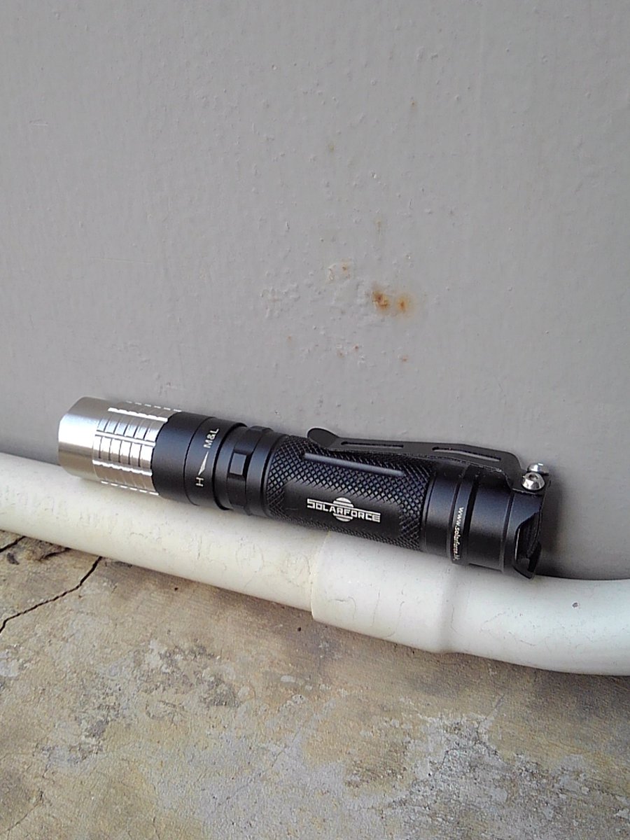 snttm1's tweet photo. #SOLARFORCE 
#T1 
#フラッシュライト 🔦✨
 
18650 コンパクトモデル
対応電圧 2.7-9V https://t.co/A2647C92nz