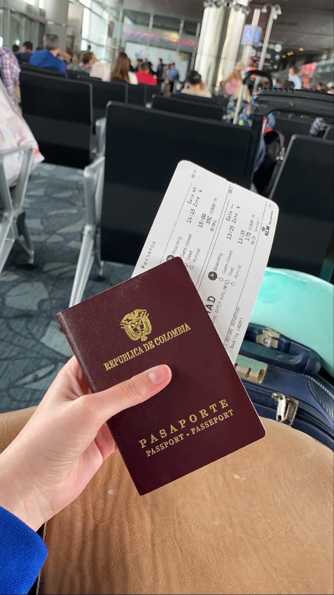 WonderMafe's tweet photo. ✨ RT para tener un 2022 lleno de viajes y de fotos aesthetic del pasaporte ✨ https://t.co/NmrzBaGJiD