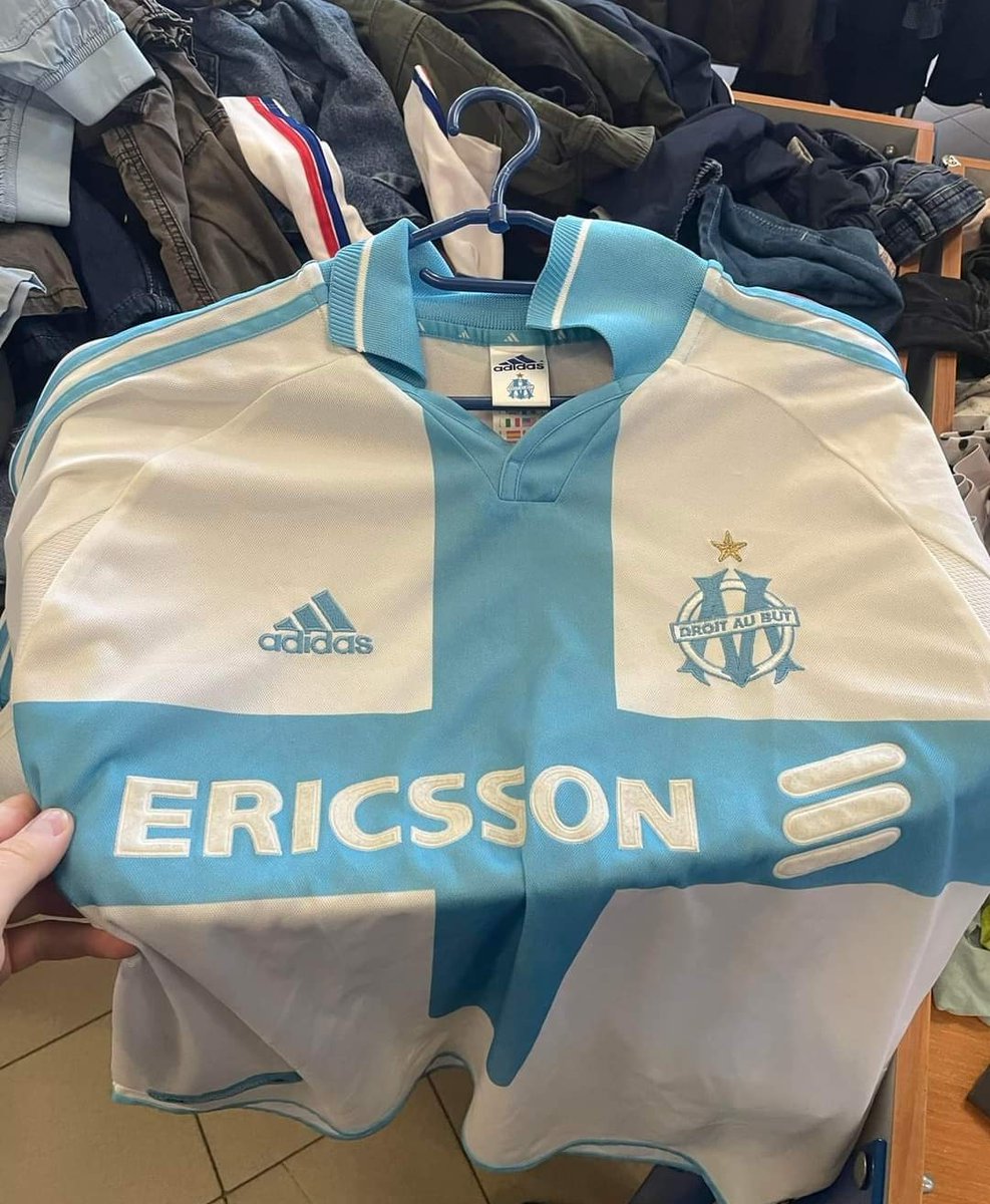 StadionoweLumpy's tweet photo. Allez OM❗

Taki traf od Maksa za jedyne - 10PLN.

Sezon: 2000/01. https://t.co/sVIUNNTLsV