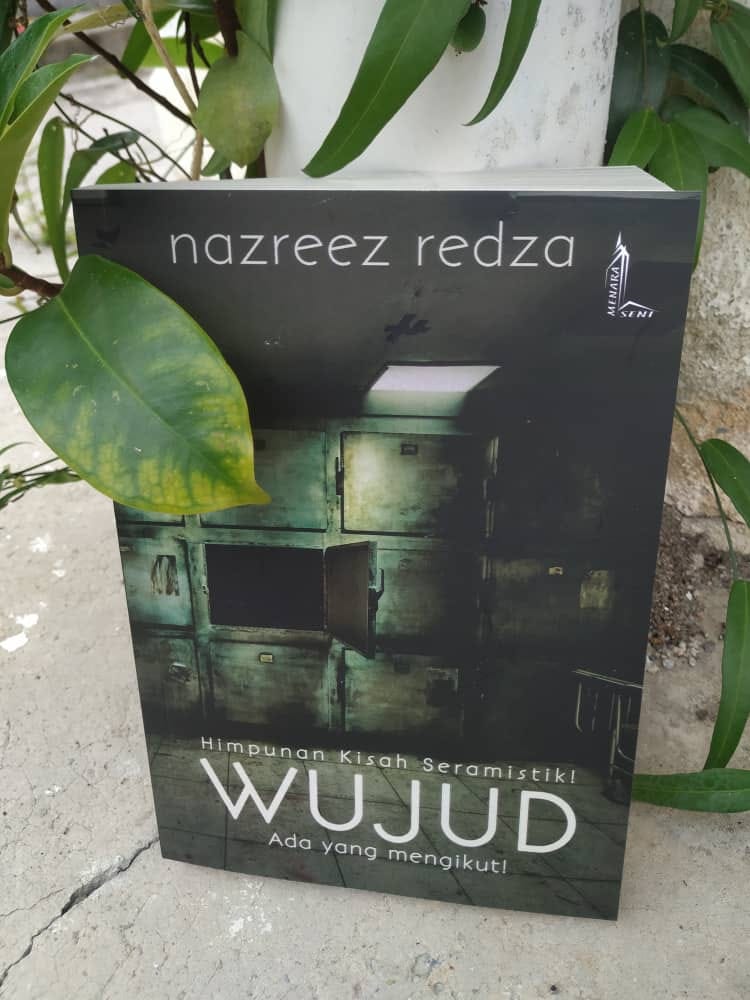 Antara gaya penulisan yang menjadikan karya Menara Seni malar segar ialah penggunaan lenggok bahasa yang sejadi.

Contohnya 2 karya ini, #LastikKayu (<a href="/Norsamila/">norsamilasamsudin</a>) dan #Wujud (<a href="/NazreezR/">Nazreez Redza</a>), Tiap kata pasti beralun di hati. Nak beli, ada di Shopee Menara Seni shopee.com.my/menaraseni