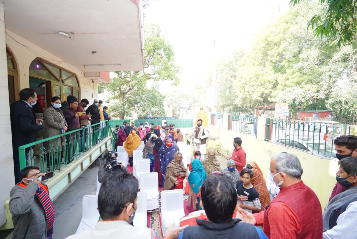 OfficeOfAdeshG's tweet image. प्रदेश अध्यक्ष श्री @adeshguptabjp ने आज न्यू फ़्रेंड्स कॉलोनी में जरूरतमंदों को कंबल वितरित किए।

इस अवसर पर प्रदेश प्रवक्ता श्री @yaserjilani उपस्थित रहे।