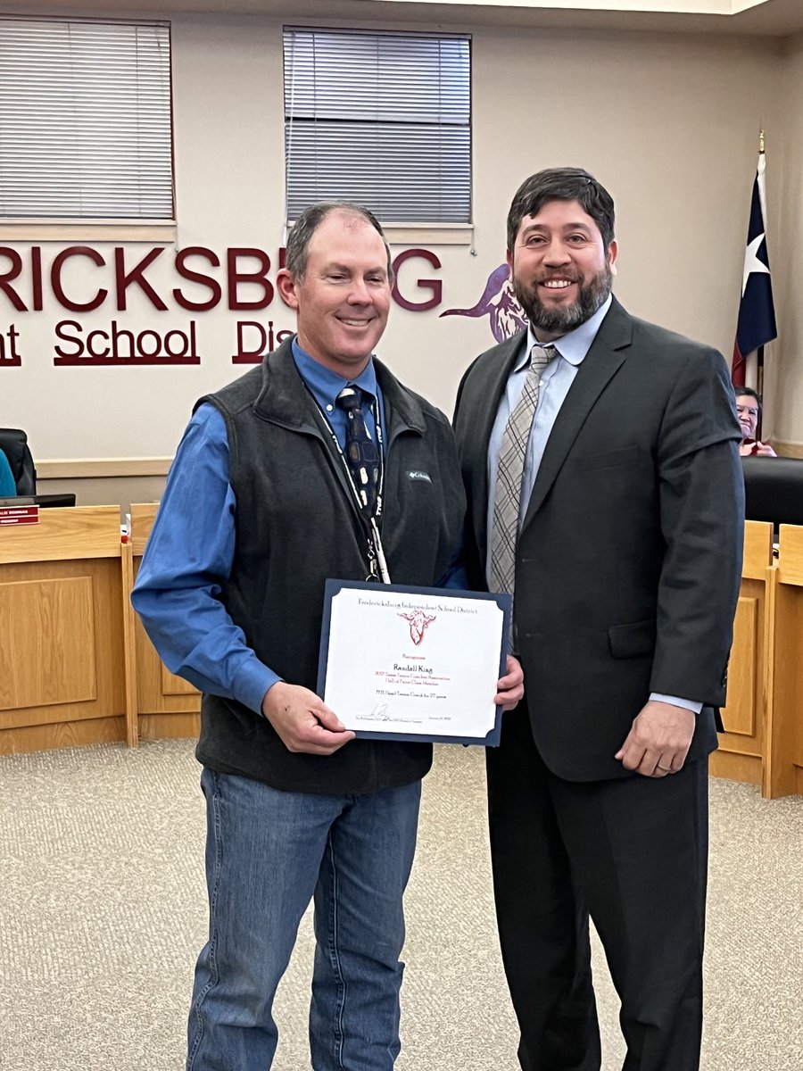 kkdanz's tweet photo. Thank you ⁦@FISDBILLIES⁩ for recognizing Coach King for his HOF induction, our XC team for their silver medal at UIL state &amp; Coach Aldrich for his TGCA coach of the year accolades. #congrats ⁦@Billietennis⁩ ⁦@FredTrack⁩ ⁦@uiltexas⁩ ⁦@AustinTGCA⁩ https://t.co/Z6tTAlL1D3