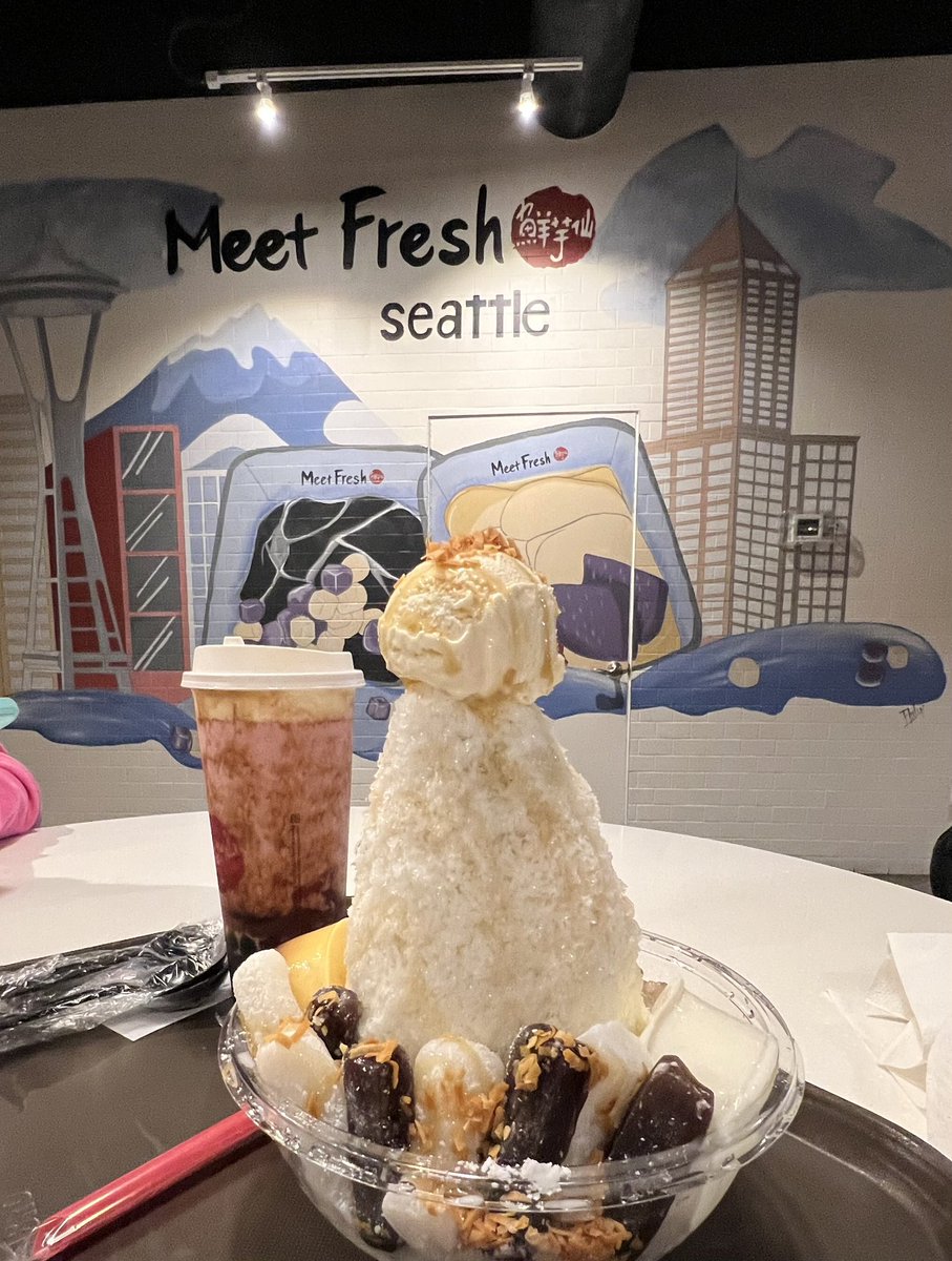 markkyuasa's tweet photo. You’re never to old to enjoy this mountain of sweetness at @meetfreshusa in Bellevue! #shaveice #qmochi #dessert #piledhigh #cravings https://t.co/55fY01Nd8O