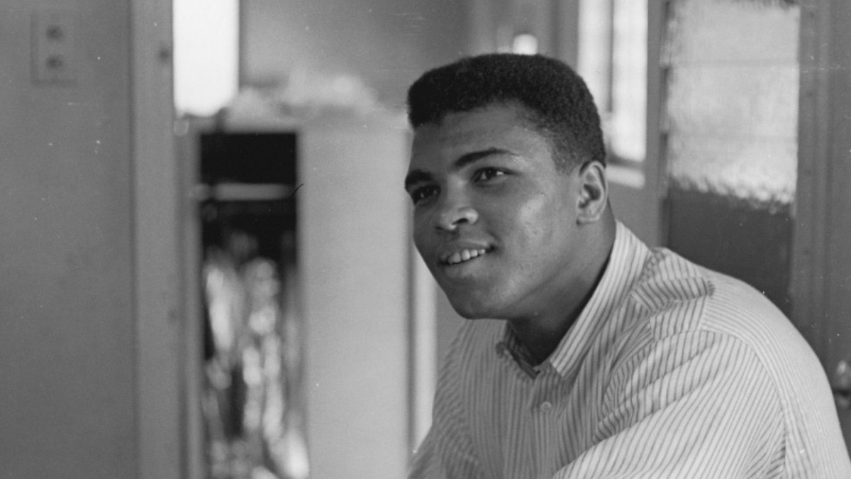 Saya adalah orang biasa yang bekerja keras untuk mengembangkan bakat yang diberikan kepada saya.

 Saya percaya pada diri saya sendiri, dan saya percaya pada kebaikan orang lain - <a href="/MuhammadAli/">Muhammad Ali</a>