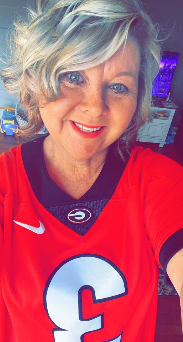 Dawgs on top 🖤❤️🐶🏈