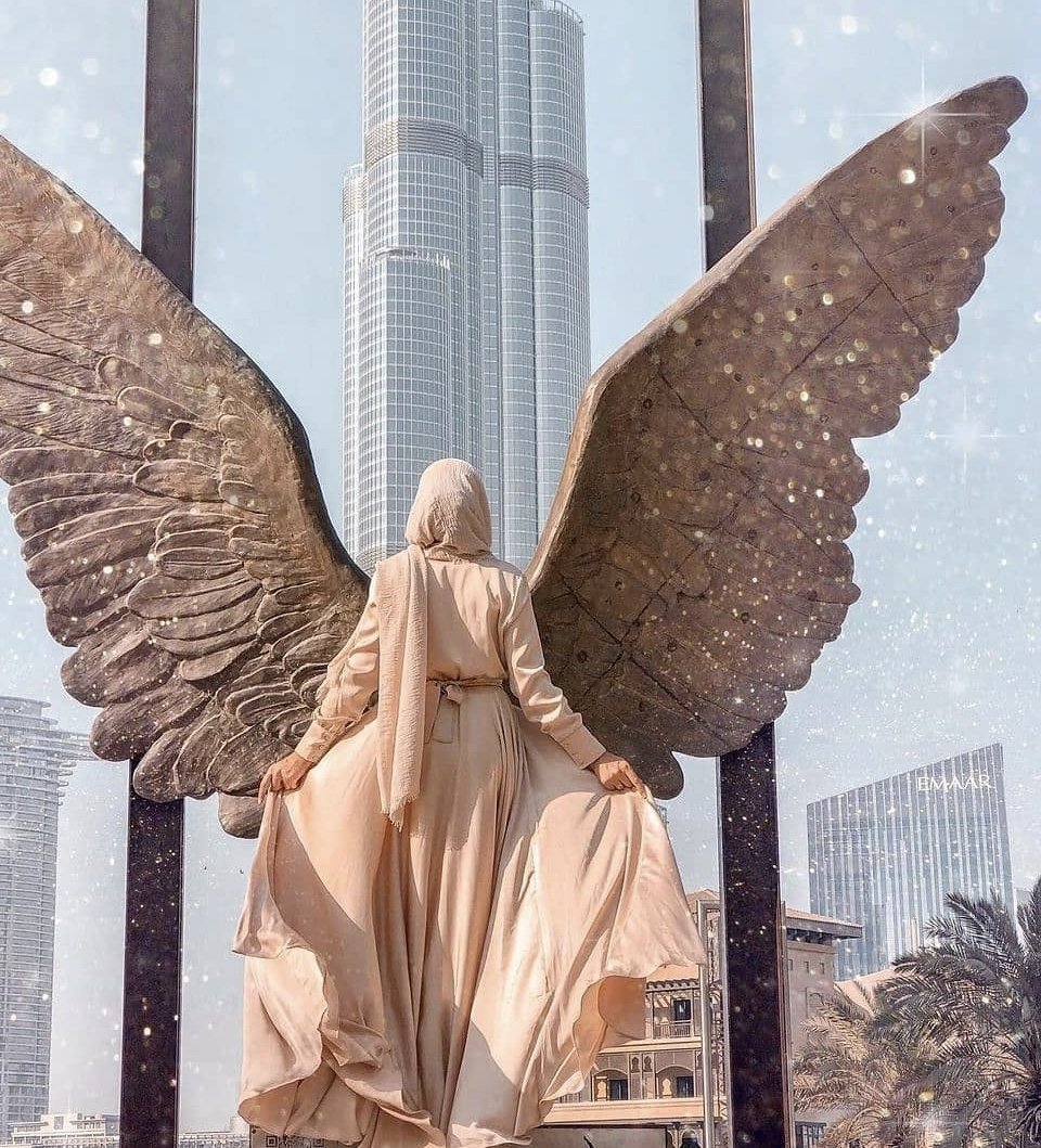 عندما يفهم القلب أن
كل الأمور بيد الله يهدأ كثيراً ."
#صباح_الخير