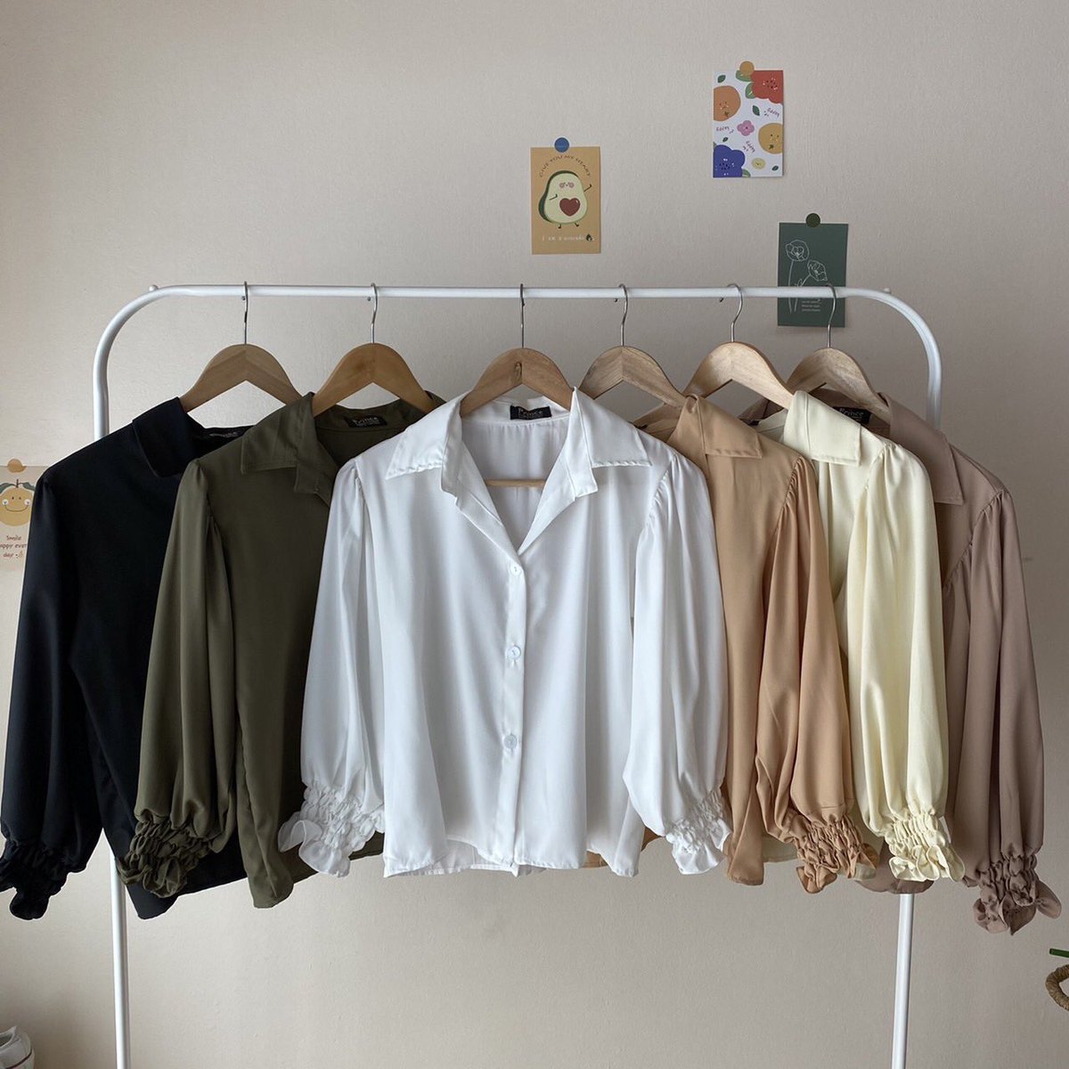 Everyday_Clothe's tweet photo. พร้อมส่งค้าบบบ
เสื้อเชิ้ตแขนบอลลูนคอปก ติดกระดุมด้านหน้า เนื้อผ้าไหมอิตาลี ใส่สวยยยยย 
6 สีตามภาพเลยน้า
ขนาด
อก38
ยาว20
รอบแขน14
ข้อมือ8-14
150 
#เสื้อผ้า #เสื้อผ้าสไตล์เกาหลี #เสื้อผ้าแฟชั่น #เสื้อผ้าแฟชั่นเกาหลี https://t.co/ztEqienbCT