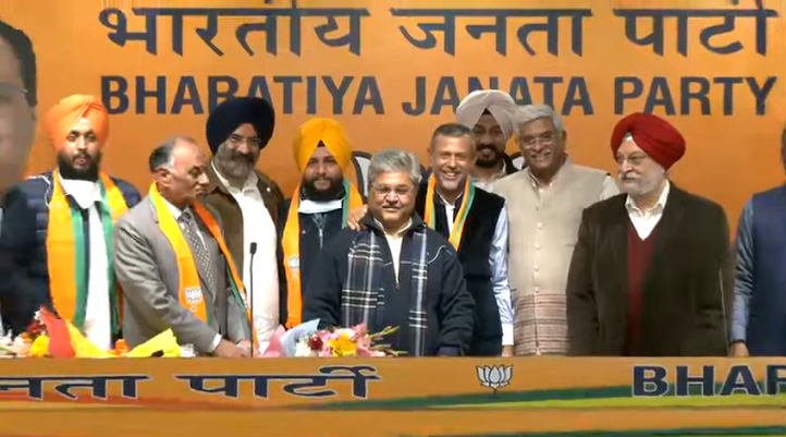 BJP4India's tweet photo. Former Congress leader Shri Arvind Khanna, President of Panth Ratna Jathedar Gurcharan Singh Tohra Memorial Trust Shri Kanvar Singh Todha, Shiromani Akali Dal leader Shri Gurdeep Singh Gosha and former councillor of Amritsar Shri Dharmveer Sareen #JoinBJP in New Delhi. https://t.co/g0Eezk3V7b