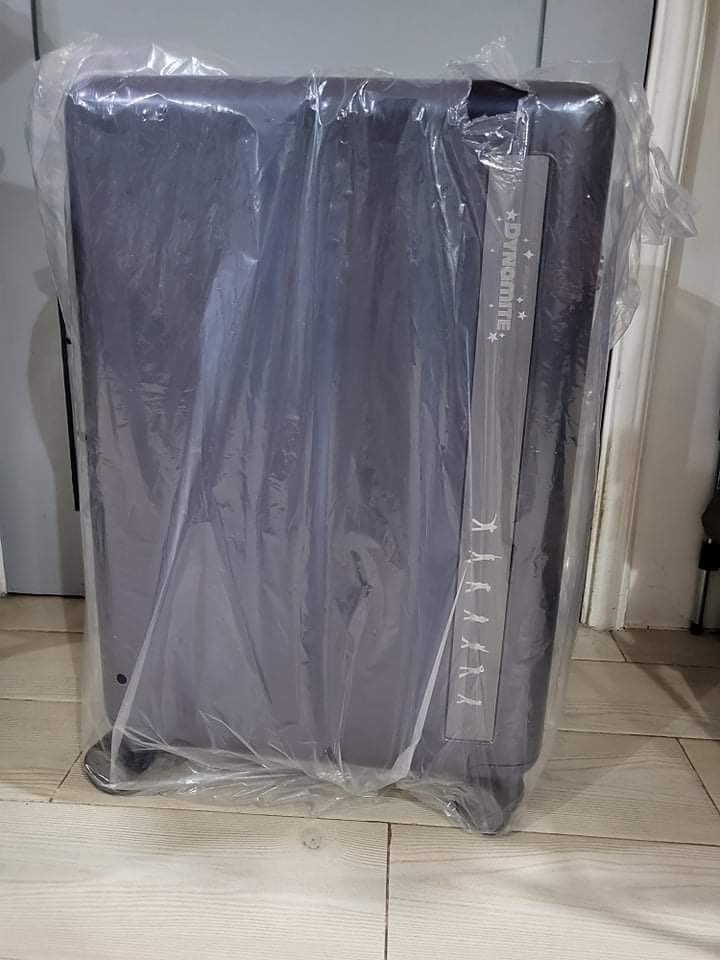 bangwooljam's tweet photo. Selling this brand new BTS Samsonite luggage at cost (with warranty) for 14500 Php
RFS: extra piece

It's 60.5 cm x 42 cm x 27.5(31.5)cm 
Color: Black

Also includes the Samsonite paperbag
Free delivery for filoARMYs 💜 https://t.co/5LBe7xBZPf