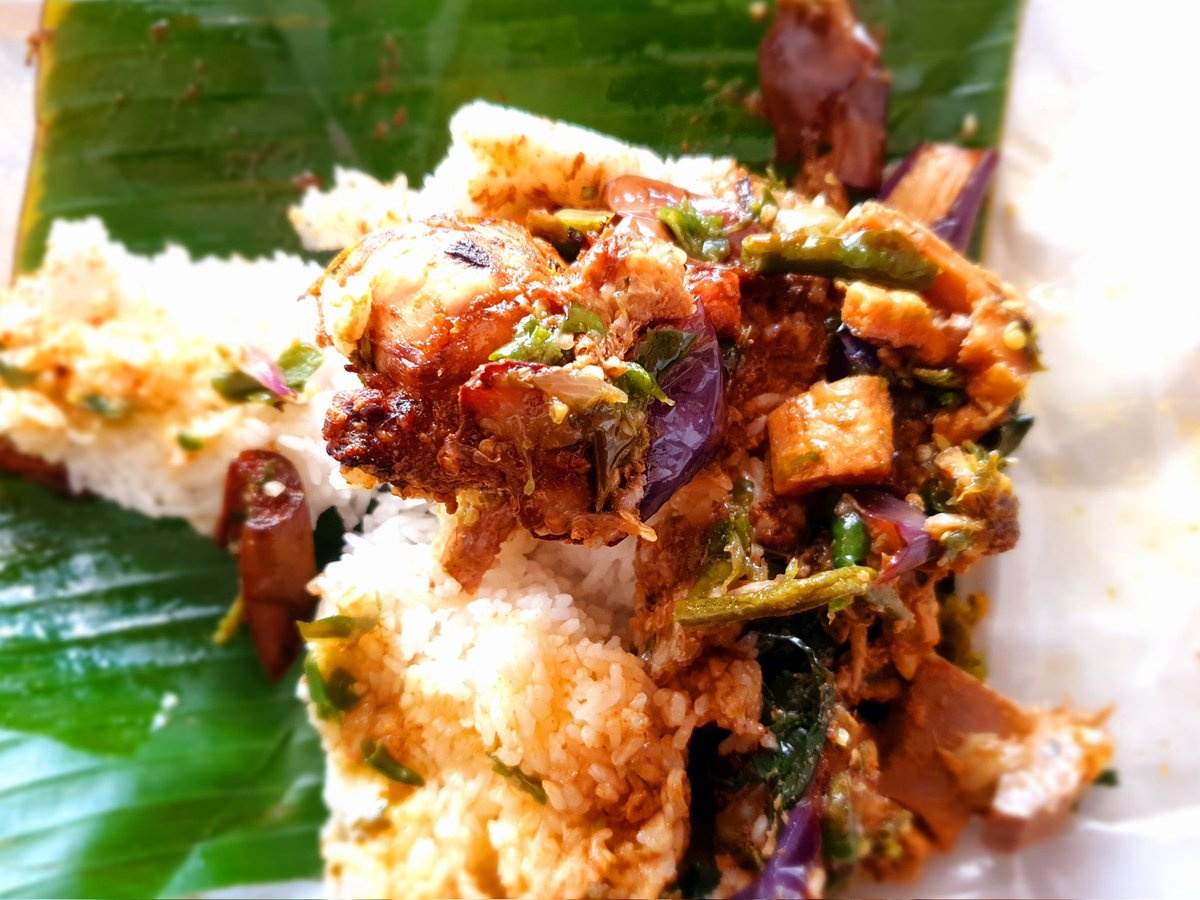 Terong pete gabus, ayam bakar, sambal ijo, jange kuah &amp; es teh tawar.
Pandangan mata berangsur terang benderang.