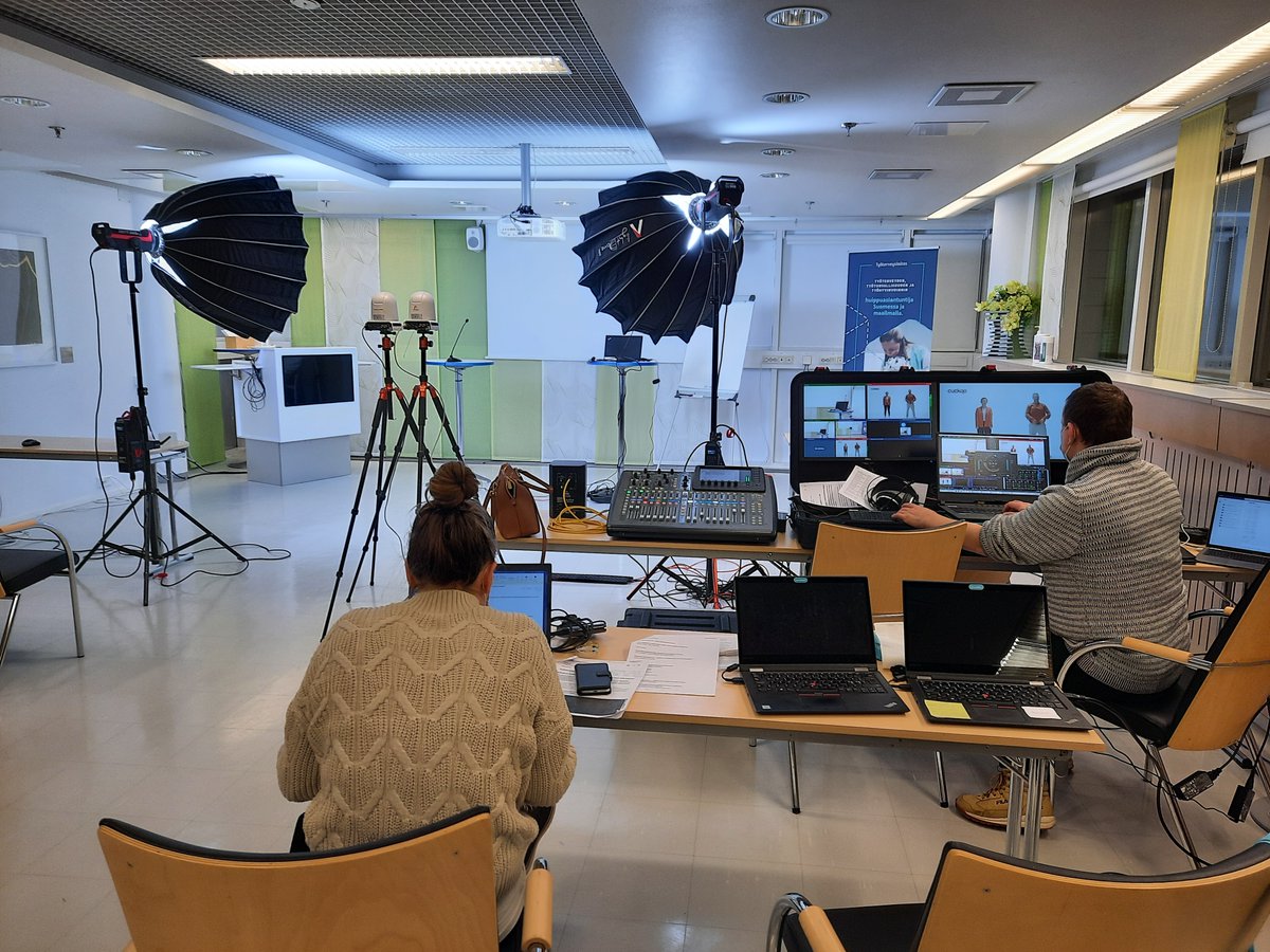 Uusi vuosi alkamassa ja se on turvallista aloittaa tuttuun tapaan Työsuojelupäivien merkeissä. Tänä vuonna teemana "Rahat ja henki - työsuojelu tuloksellisuuden takaajana". Hyvillä mielin aloittamassa streamausta! <a href="/tyoterveys/">Työterveyslaitos</a> #tspäivät <a href="/tamperetalo/">Tampere-talo</a>