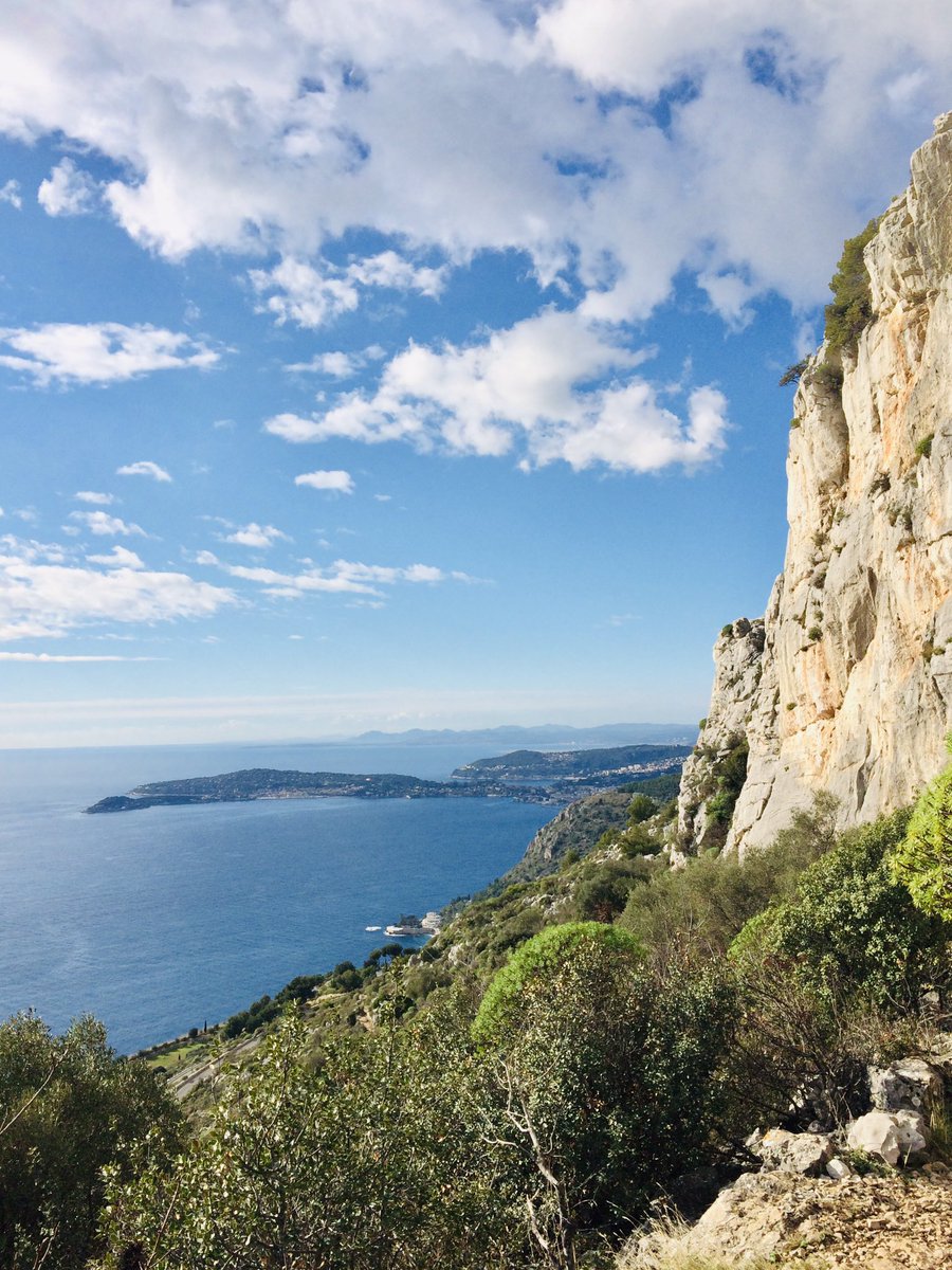 Great hike this morning to the top of the Tête de Chien above #Monaco!

📸 <a href="/ExperienceFR/">Experience The French Riviera</a> #CotedAzurFrance