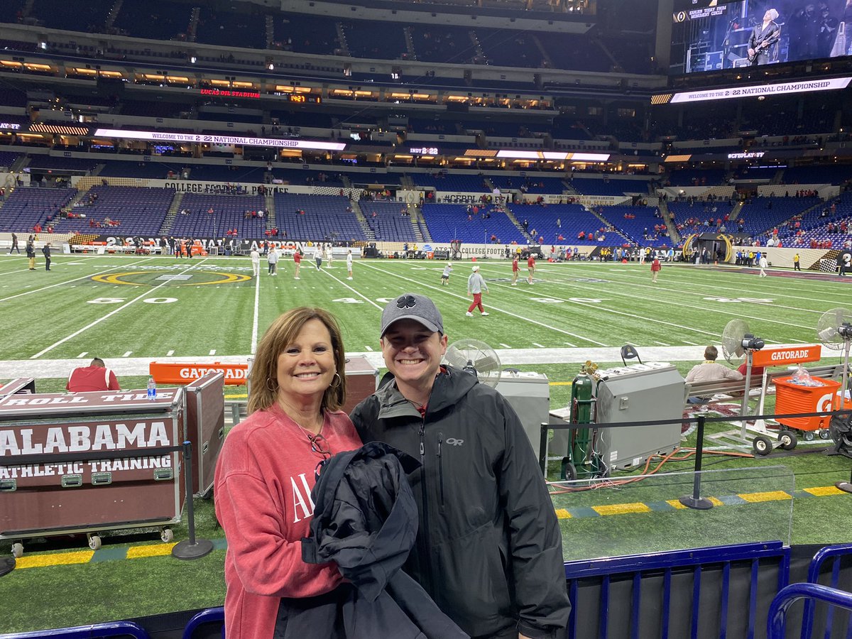 KevinaFielder's tweet photo. I had a great time taking @fielder_lori (Mom) to her 1st CFBPlayoff championship! Not the outcome we wanted, but made great memories! I’ll cherish this. #RollTide https://t.co/2SFqRxqB3Z