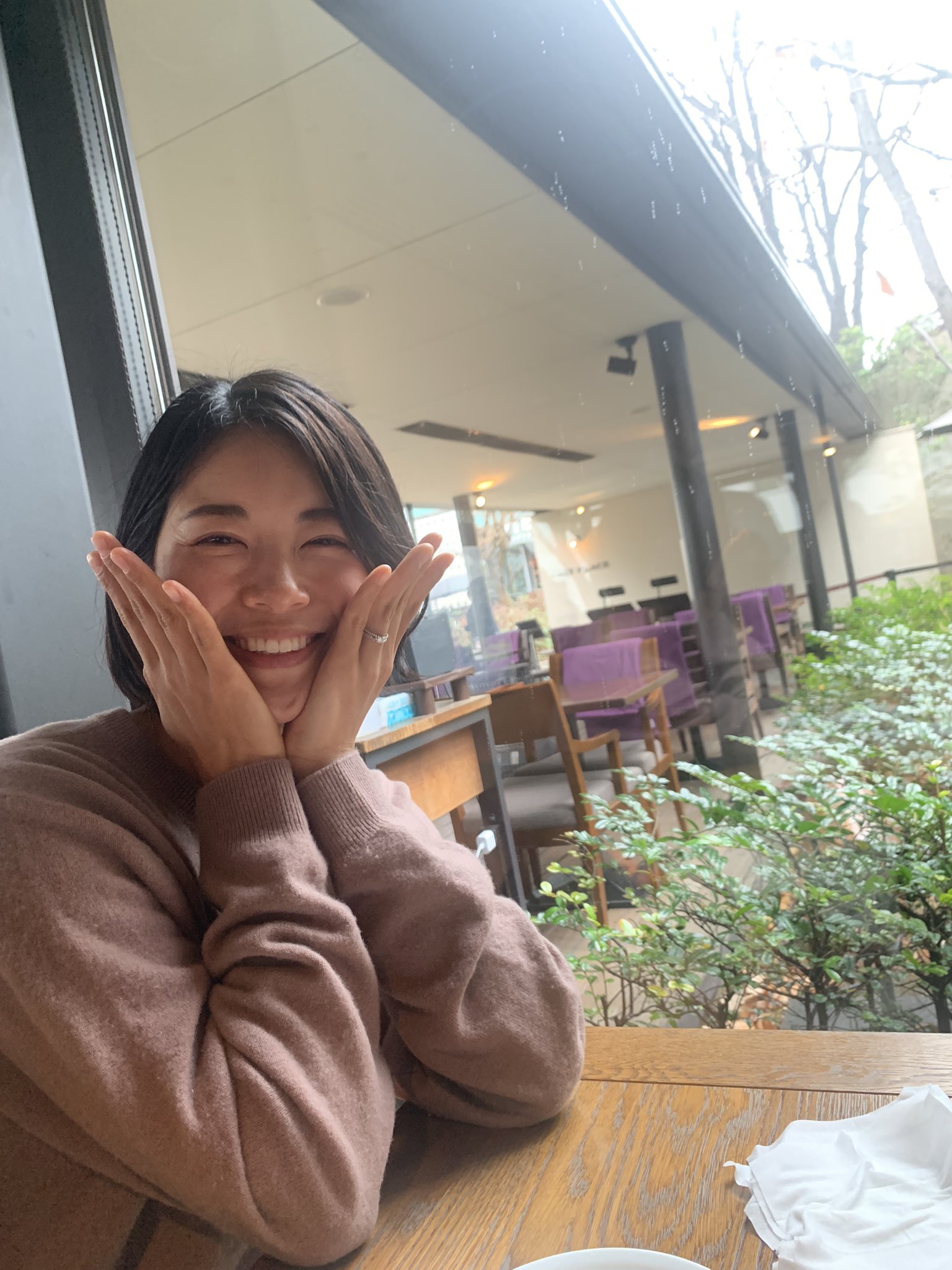 中村優 みなさんありがとうございます 今日は婚姻届を出す しか予定を入れてなかったので 暇です笑 インスタでメッセージに返信頑張ってたら目が霞んで手も疲れてしまいました Twitterも返したいのに ひとまず皆さんに ありがとうございます
