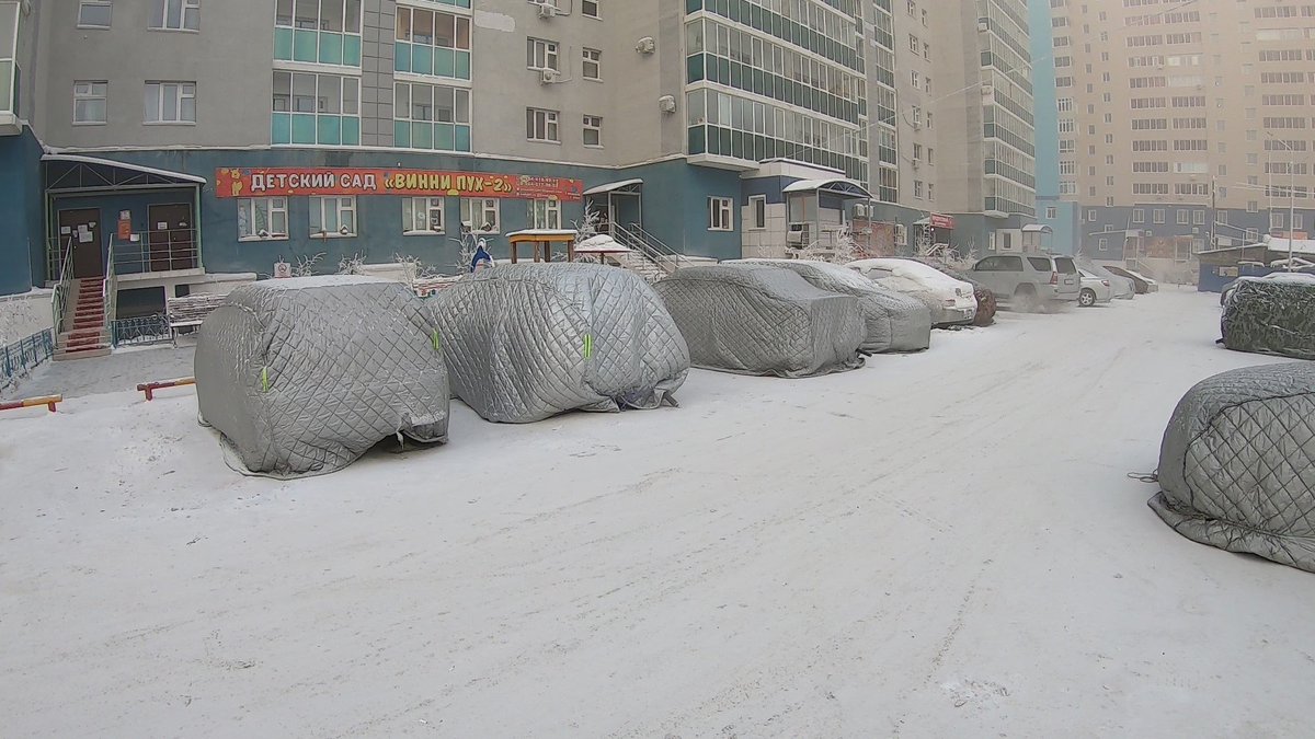 ロシアのサハ共和国では 50度にもなる冬季に車のエンジンをかけっぱなしにするのは当然のことながら専用毛布 ナターシャ で車を覆うらしい Togetter