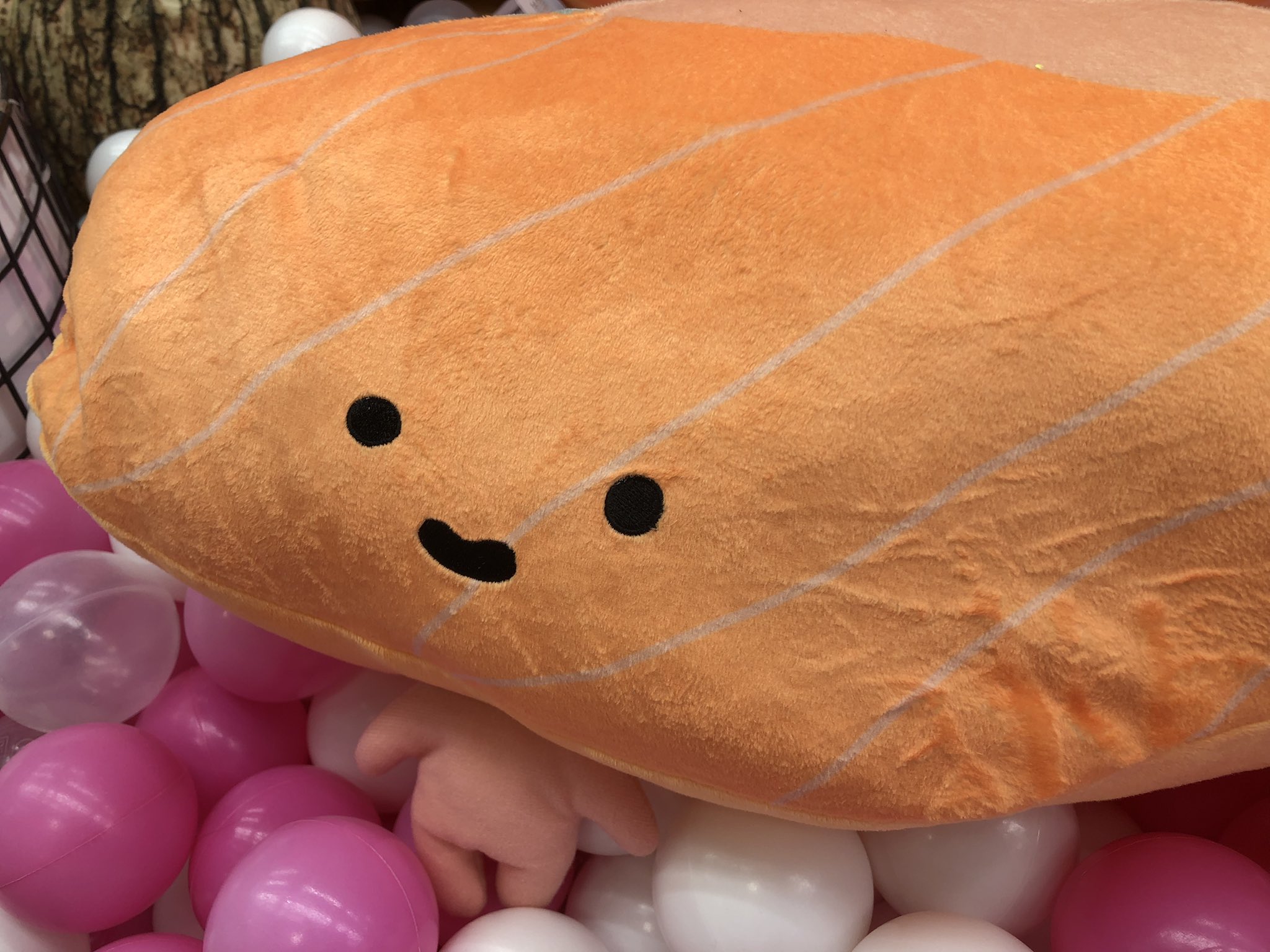 キリミちゃん　ぬいぐるみ Amazon.co.jp: サン リオ riize アントン KIRIMIちゃん きりみ