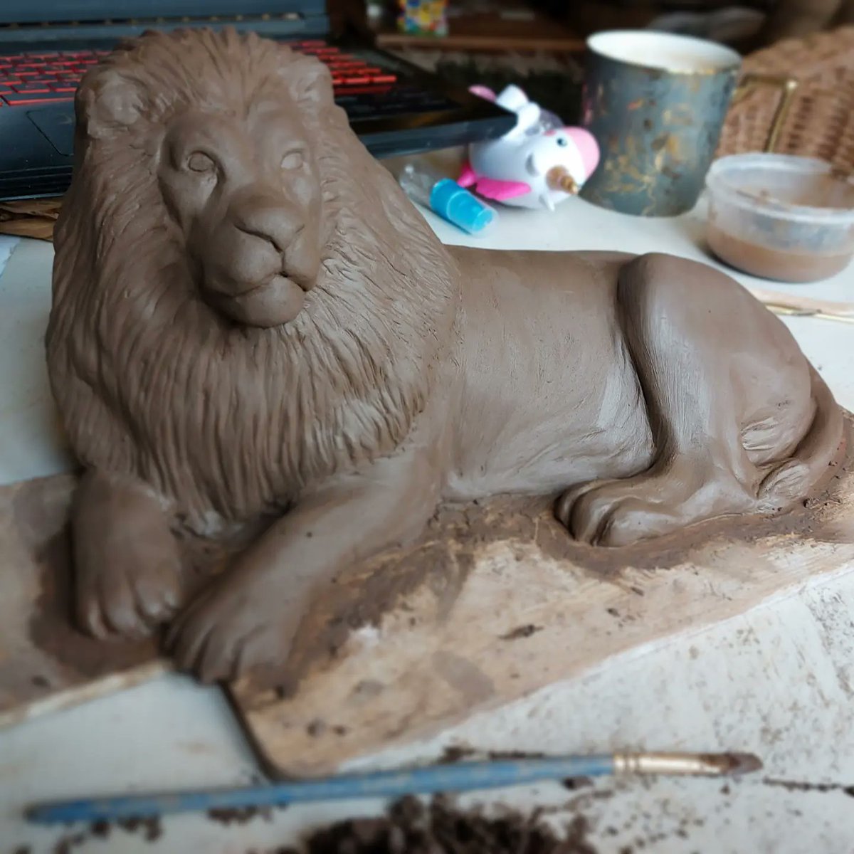NJ_Jenkinson's tweet photo. My latest work in progress. Not quite finished, but not too far off. Absolutely love this dark messy clay, beautiful to work with! #ceramics #ceramicart #clay #claysculpture #sculptor #madeinstokeontrent #lionart #staffordshireartists #thepotteries https://t.co/g5Btar5dAm