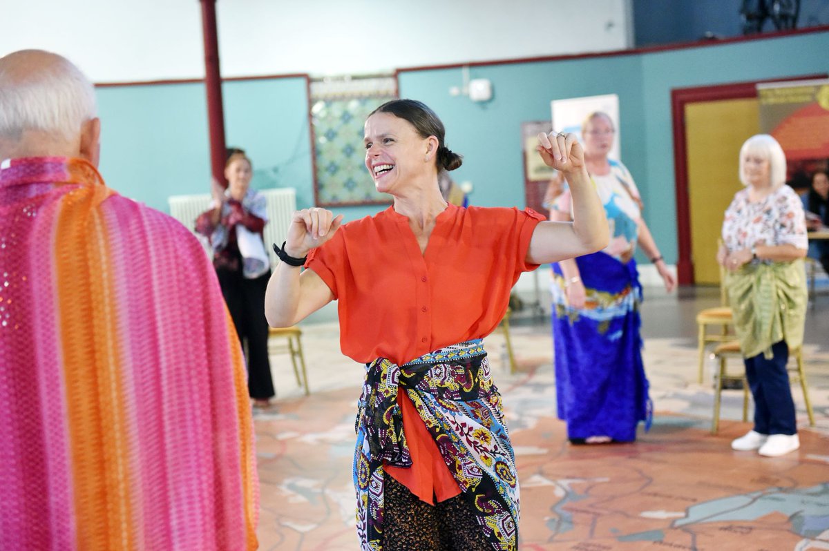 It's Friday, which means it's time for our face to face class at 10.30am and our face to face/zoom 'Making a Show' class at 11.30am*

*Please note the new times!

📸 : Paula Solloway

#leeds #inclusivedance #dancewithparkinsons #over50sdance