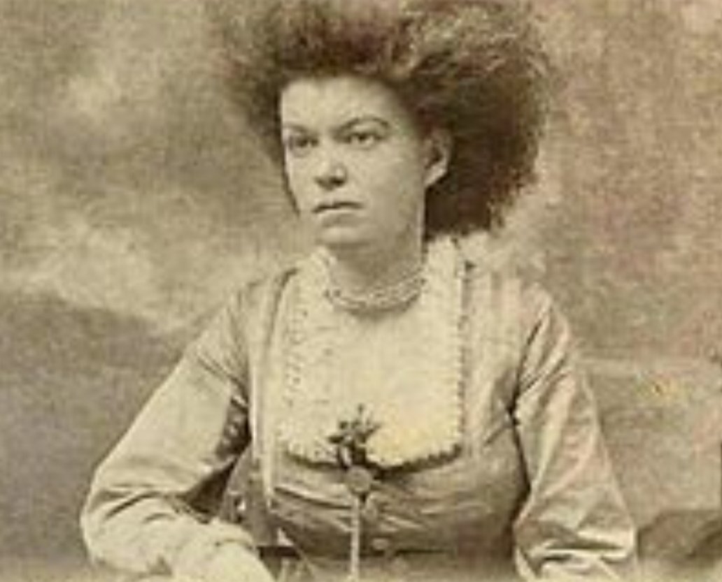 dilev's tweet image. #MorningStyle

"That'll do, sure who'd be looking at me?..."