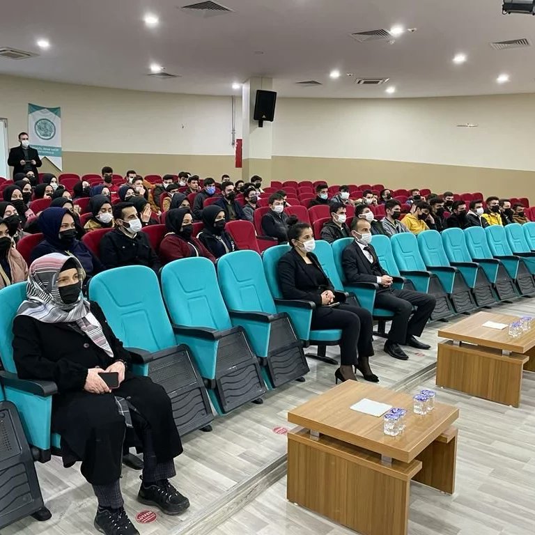 Kaymakamımız Sayın Emine KARATAŞ YILDIZ, kariyer günü etkinliği kapsamında Acıgöl İmam Hatip Lisesi öğrencileriyle bir araya gelerek kaymakamlık mesleğini tanıttı .