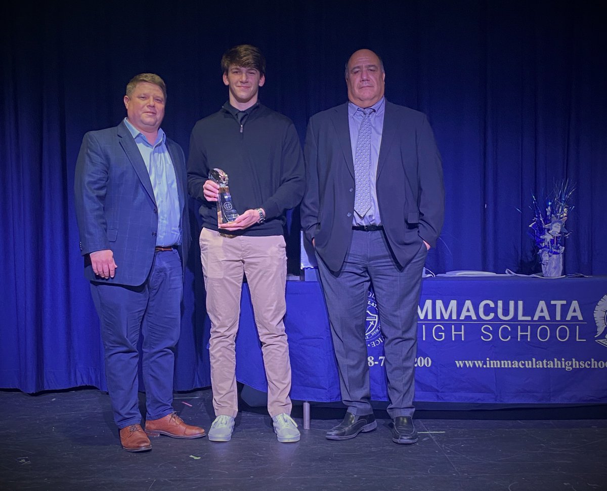 Congratulations to Anthony Ruscetta, the recipient of this year's Unitas Caritas "Spartan Strong" Award.  The award is presented each year to the individual that exemplifies the characteristics of a true Spartan, both on and off the field.
UnitasCaritas.com