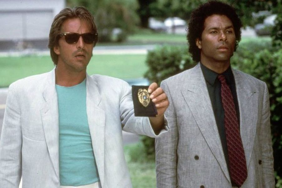 awradiosOK's tweet photo. #DiasDeSeries #Enero25
Luego de 5 temporadas y 111 episodios, en 1990 se emitió el último capítulo de #DivisionMiami. Durante ese último año se pasaron repeticiones pero también un capítulo inédito de una serie que marcó la década del 80 con #DonJohnson y #PhilipMichaelThomas https://t.co/RNMRAddLMP