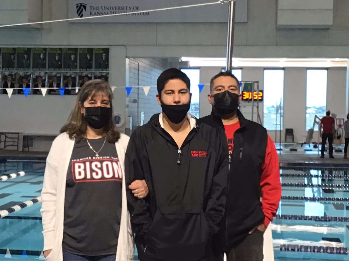 SM_NORTH_HS's tweet photo. Senior Night! Congratulations to Cristian Garcia and his family. @SMNorthPTSA @SMNorthBooster @smnboysswimdive https://t.co/Cy1bRVKvFE