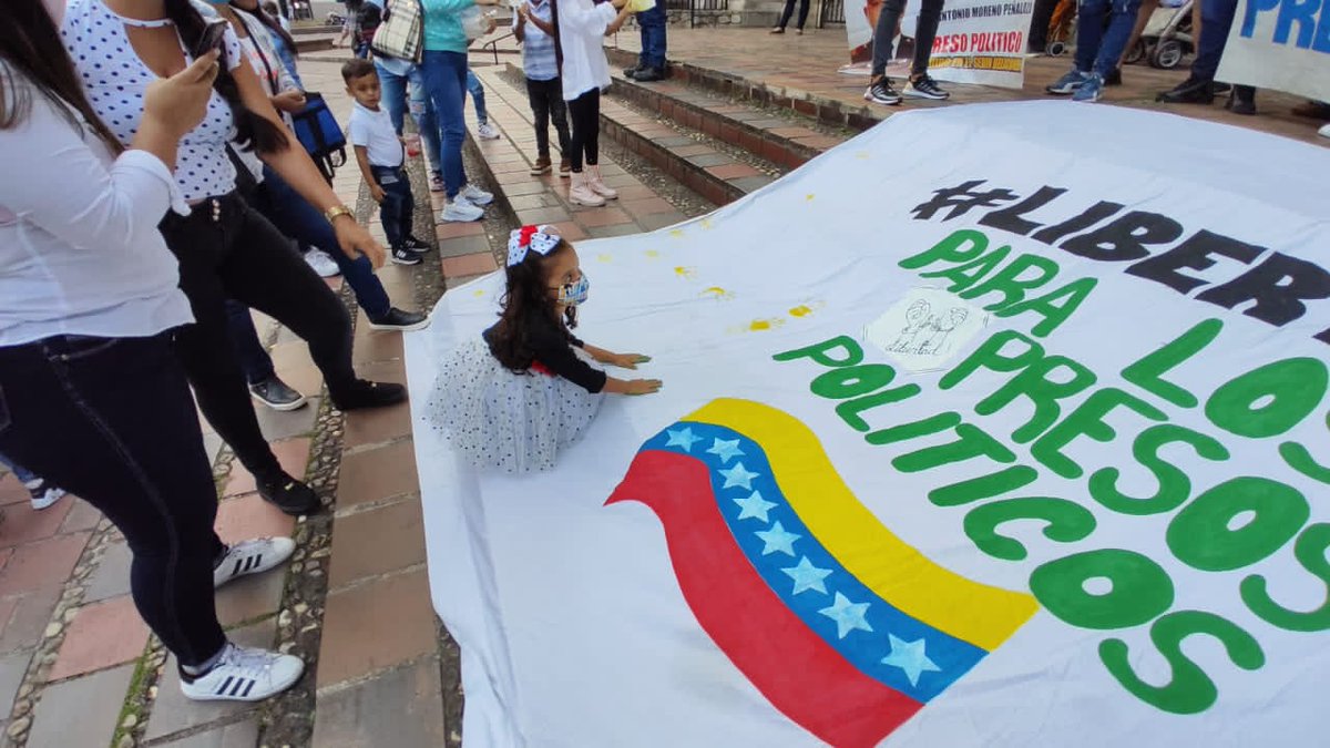 TauilIngrid's tweet photo. La familia Caguaripano Scott se une al clamor de “ Libertad para los presos políticos “ y solicitamos a todos los Organismos Nacionales e Internacionales  de DDHH , las respectivas garantías de vida e integridad física para los presos políticos de “Operación  David” ... https://t.co/hQnCF2cFHt