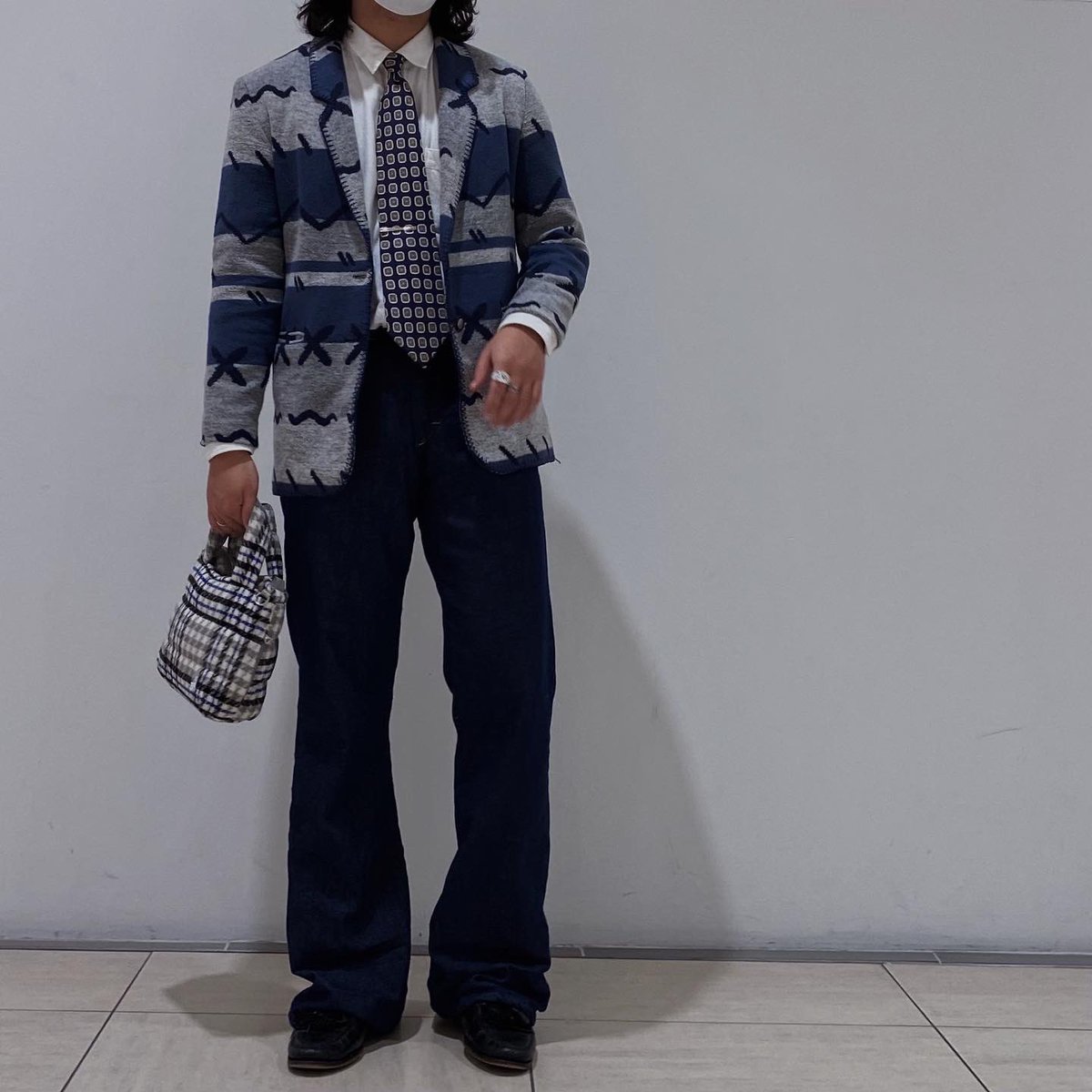 shiba___34's tweet photo. 80's tailored jacket
70's flare denim pants

このシルエットがたまらなく好き。

#fashion #tailored #flarepants #denim https://t.co/SnYyXoelFm