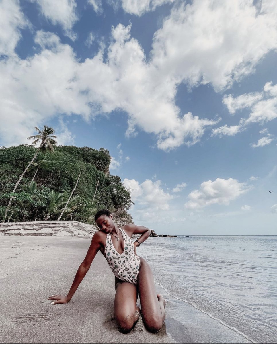 Did you know Saint Lucia is surrounded by the #CaribbeanSea on the West Coast and the Atlantic Ocean on the East Coast? Discover our white and black sand beaches across the island.

 📸 @subiianika #TravelSaintLucia