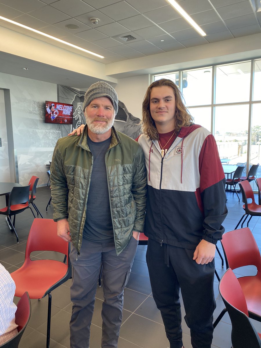 Not everyday you get to meet one of the best to ever do it. Was great talking to you and getting to meet you!! A big part of why i wore number 4 growing up!! 🤘