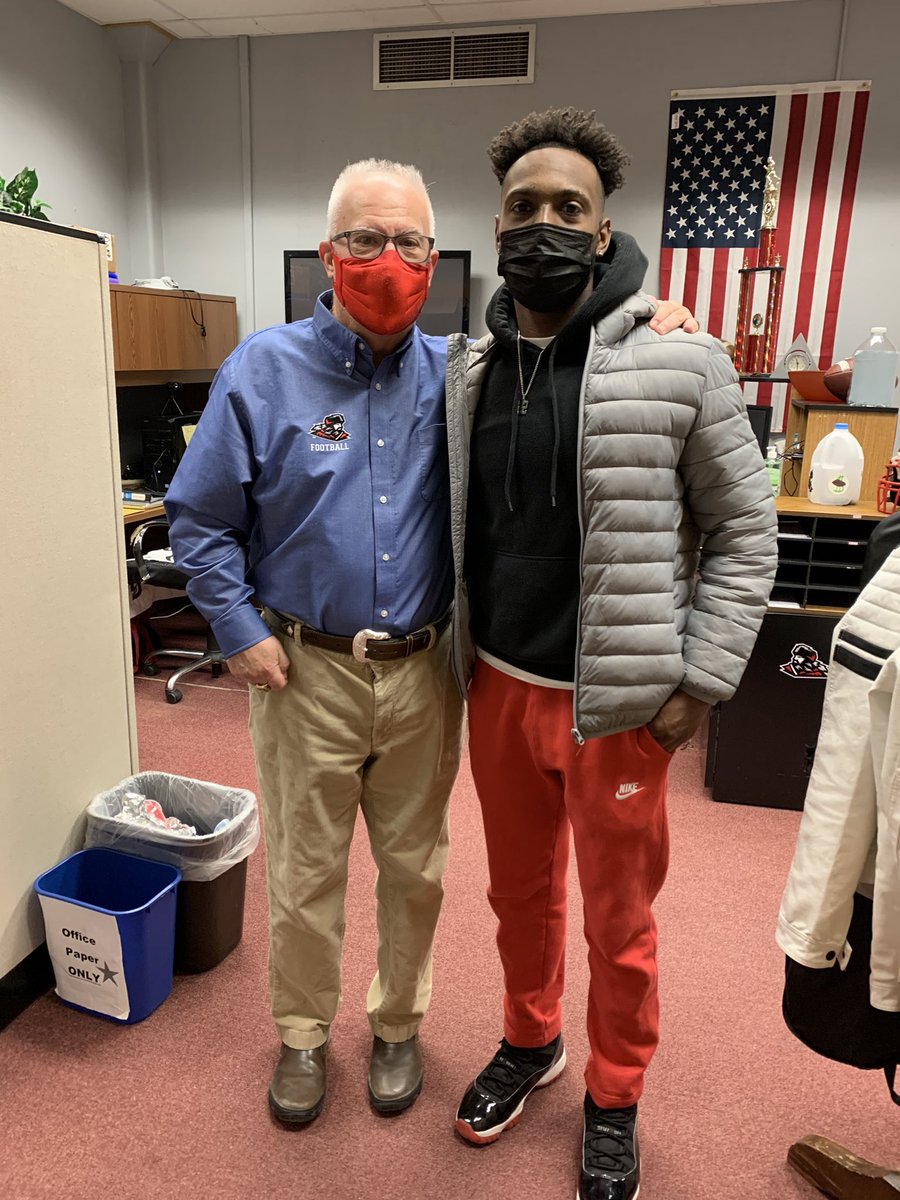 johnmaher22's tweet image. Appreciate the visit had a great time ! 🔴⚫️⚪️  @MansfieldFB @Coach_JEvans @jchimics @TonyPuleo1