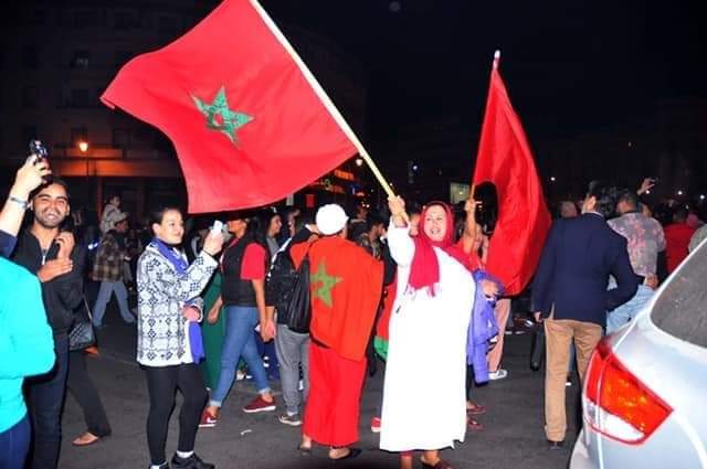 BOUHAJA_M's tweet photo. بمدينة #العيون المغربية و بكل مدن المملكة احتفالات شعبية الآن تعم الشوارع بعد فوز المنتخب المغربي 🇲🇦 ❤️ ✌️

شكرا #أسود_الأطلس ⚽️ https://t.co/a7uYy9ZWEa