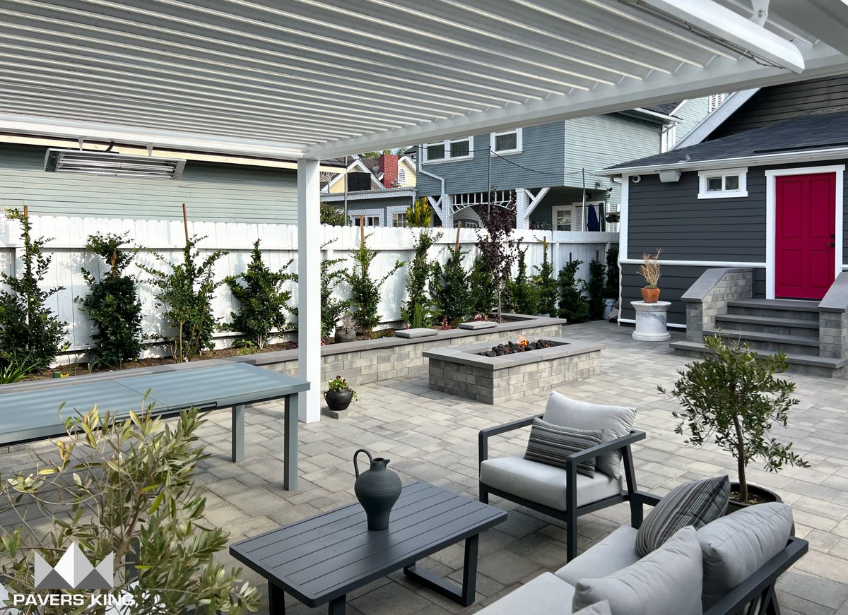 paversking's tweet photo. A perfect spot to hang out with friends and family. This backyard has it all! ✨ https://t.co/A8X6fBjnqp