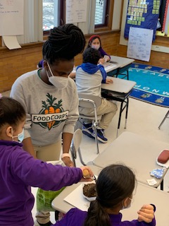 NaylorKnights's tweet photo. We are so lucky to have a partnership with FoodCorps. Our students are learning so much from our amazing teacher Ms. Talia. #foodcorp https://t.co/xCSF48u0hw