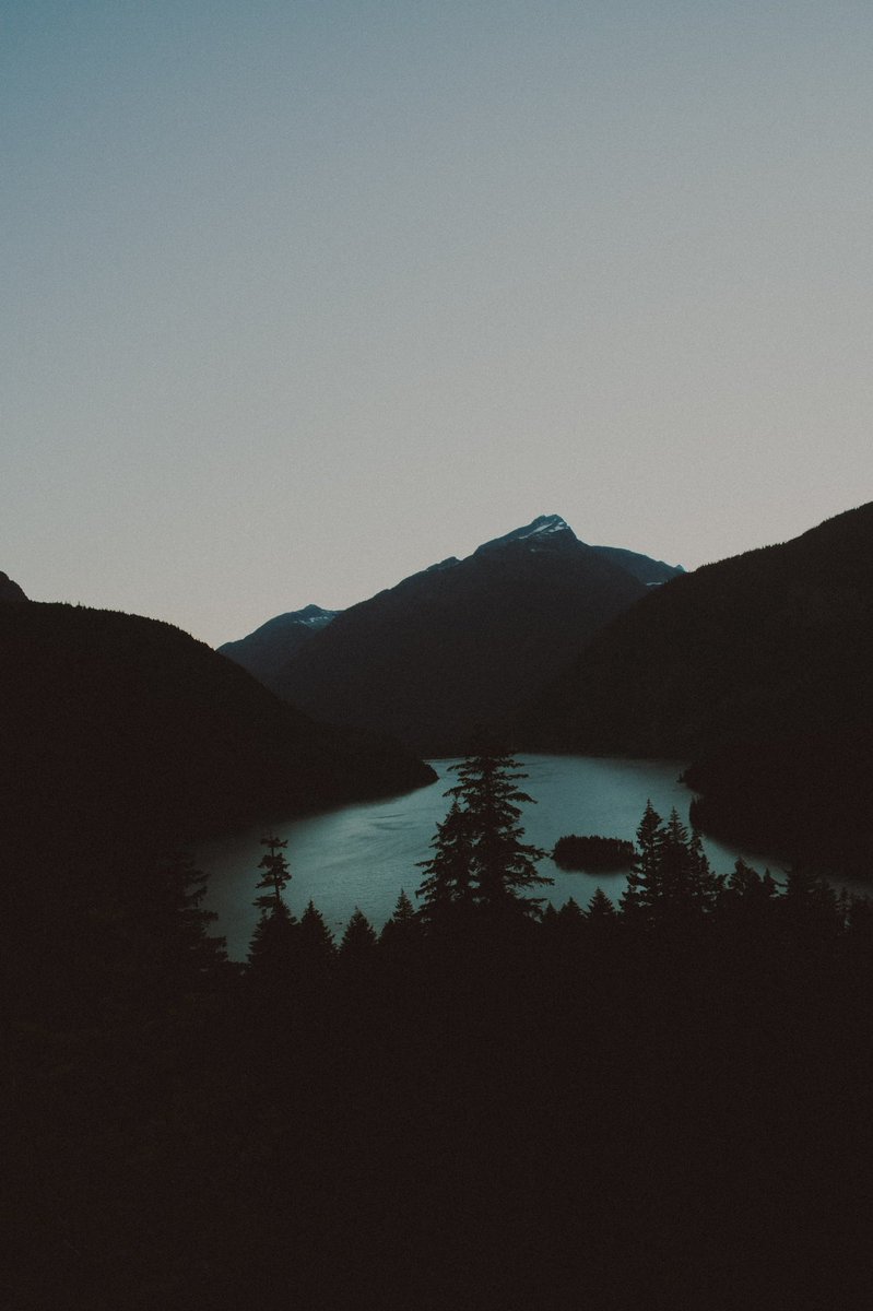 Blue hour hits different 💙