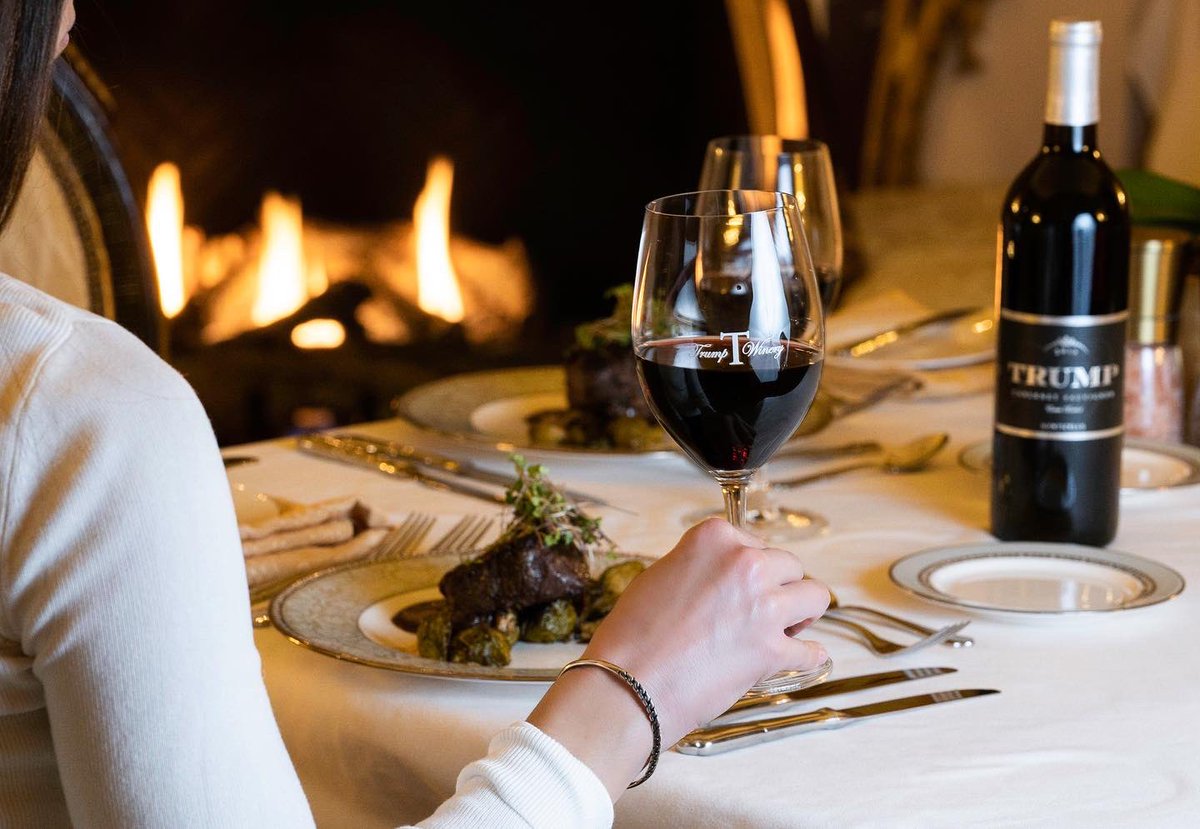 AlbemarleEstate's tweet photo. It's #NationalPlanForVacationDay! Why wait? Your luxury home away from home awaits! Book your mid-week getaway today and take advantage of our winter rates. https://t.co/1Td5ZhcVOH https://t.co/SCSXe4Cifc