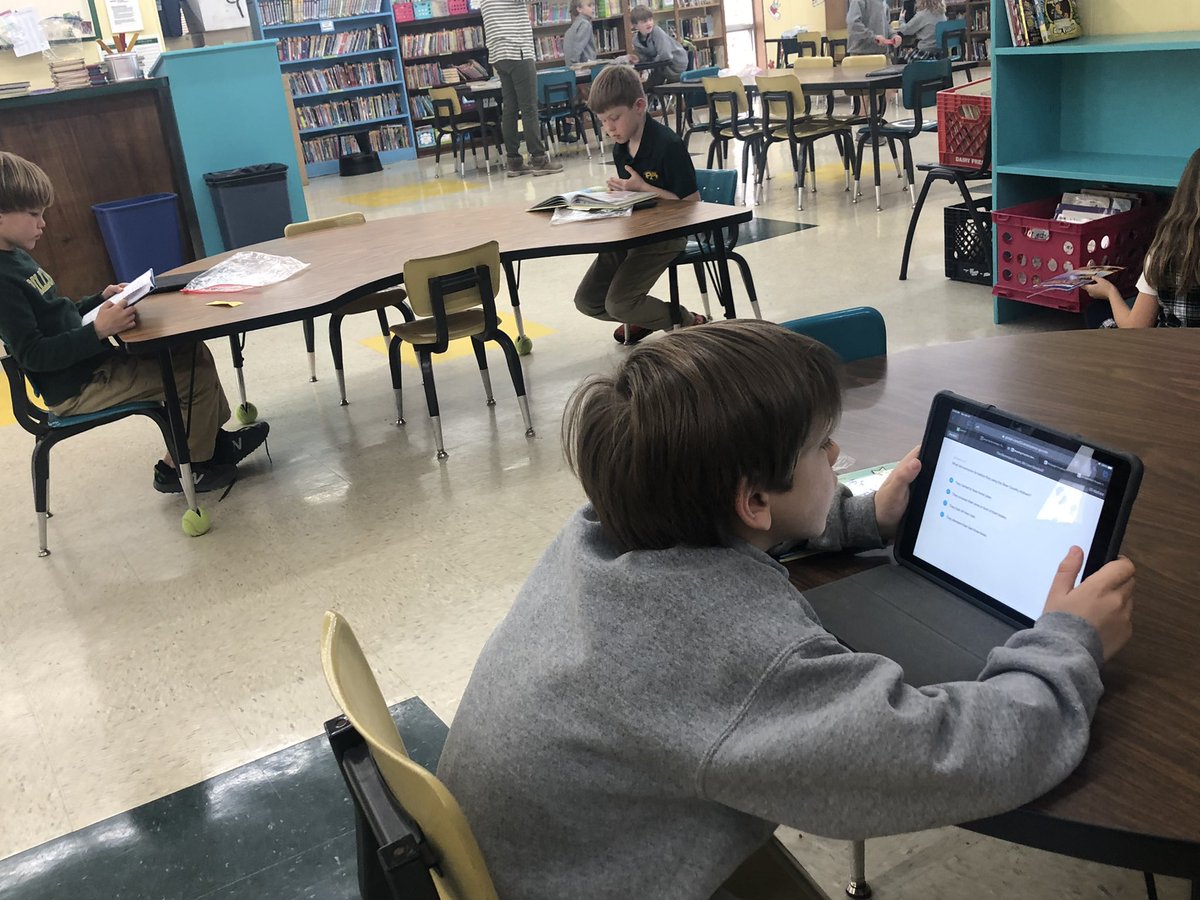 smblansett's tweet photo. 2nd graders working hard in library to get their AR points.  @PillowAcademy https://t.co/7Op6twBEbf