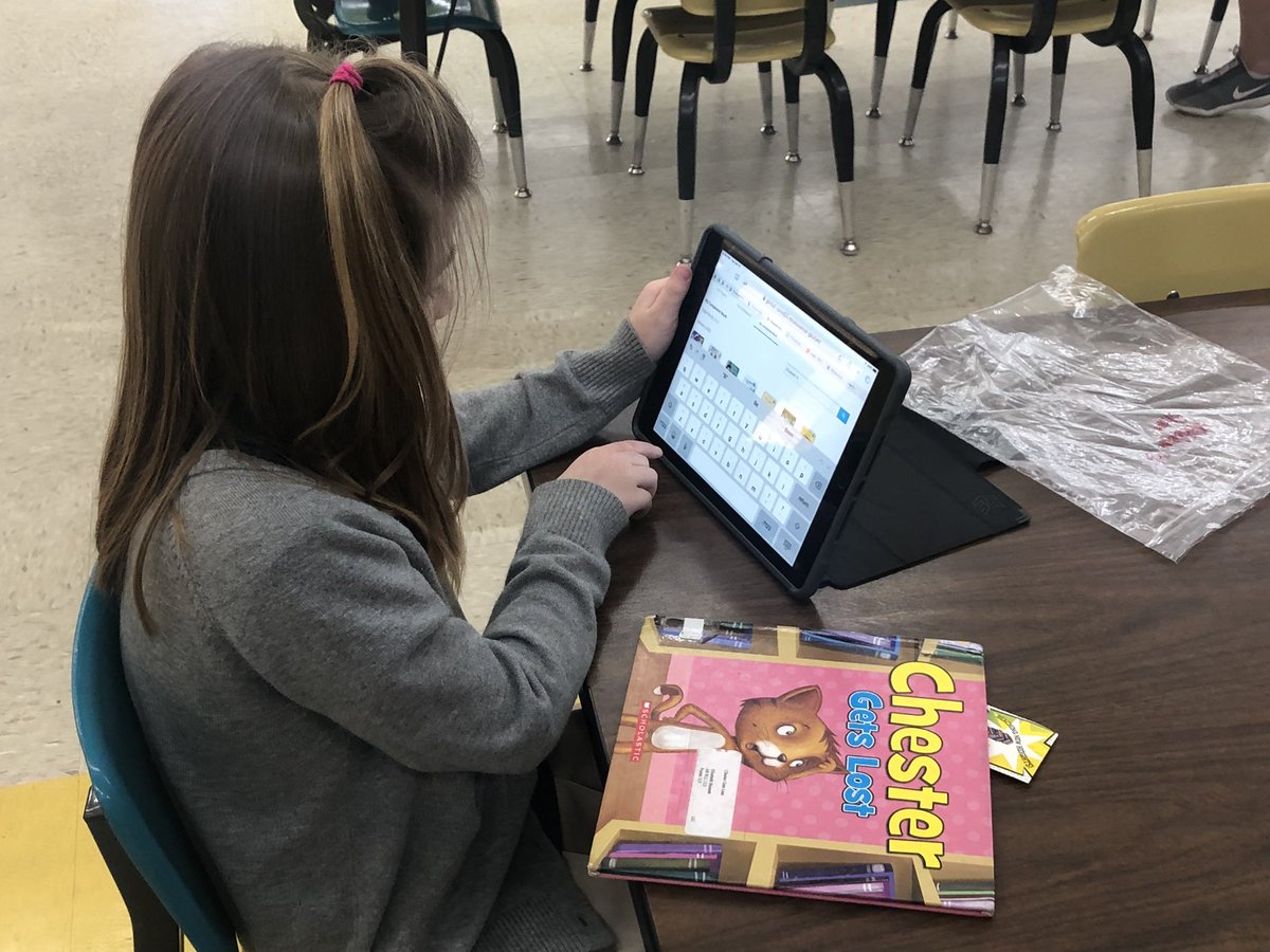 smblansett's tweet photo. 2nd graders working hard in library to get their AR points.  @PillowAcademy https://t.co/7Op6twBEbf