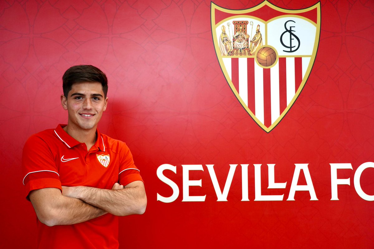 CanteraSFC's tweet photo. 📰 El sevillista Capi renueva hasta junio de 2024. ✍️🤝⚽️⚪️🔴

Consulta la información ➡️ https://t.co/SPPCSe1kuL

#VamosSAT #CanteraSevillaFC https://t.co/qLw49W6bbf