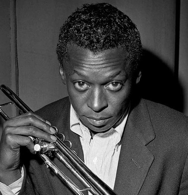 solojazzradio's tweet photo. Esta noche sonamos clásicos en Solo Jazz con cuatro legendarios músicos: Miles Davis con su quinteto de fines de los 50, Art Blakey & The Jazz Messengers, Sonny Rollins y Hank Mobley. Hard bop del bueno! 19:00 hrs. 96.3 FM @JaliscoRadio https://t.co/8N27sQYHfP #classicsounds https://t.co/XKa58AN00X