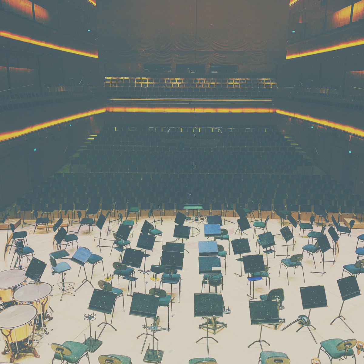 oi, dont call us this week. We are busy recording an orchestral sample library in Norways finest sounding hall