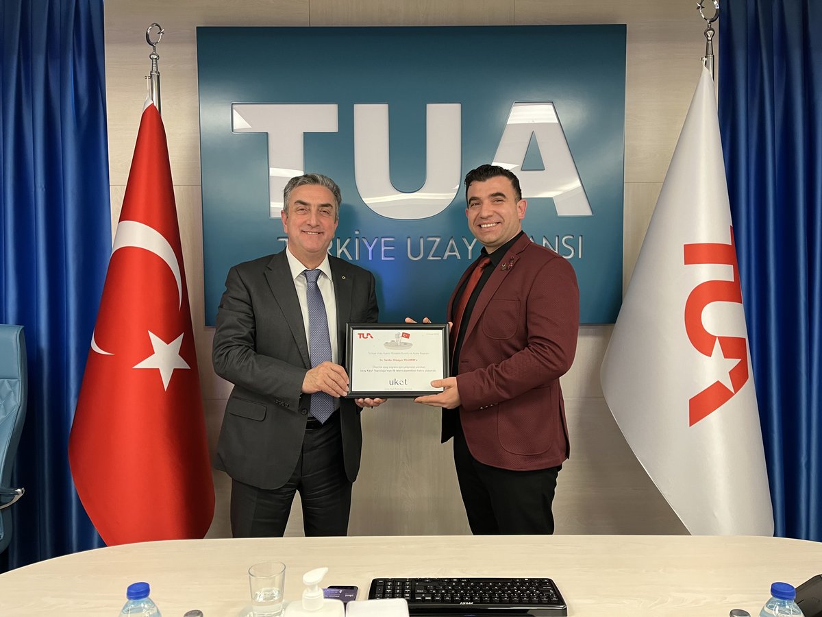 UketDER's tweet photo. UKET olarak ilk resmi ziyaretimizi TUA Başkanı Sn. Serdar Hüseyin Yıldırım’a gerçekleştirdik. TUA Başkanımız ile yaptığımız bu keyifli sohbette; dernek misyon ve vizyonundan, ana hedeflerinden ve hazırladığımız projelerimizden bahsettik. 
#tua #uzayajansı #uket #space #uzay #arc https://t.co/bWprtfV3O9