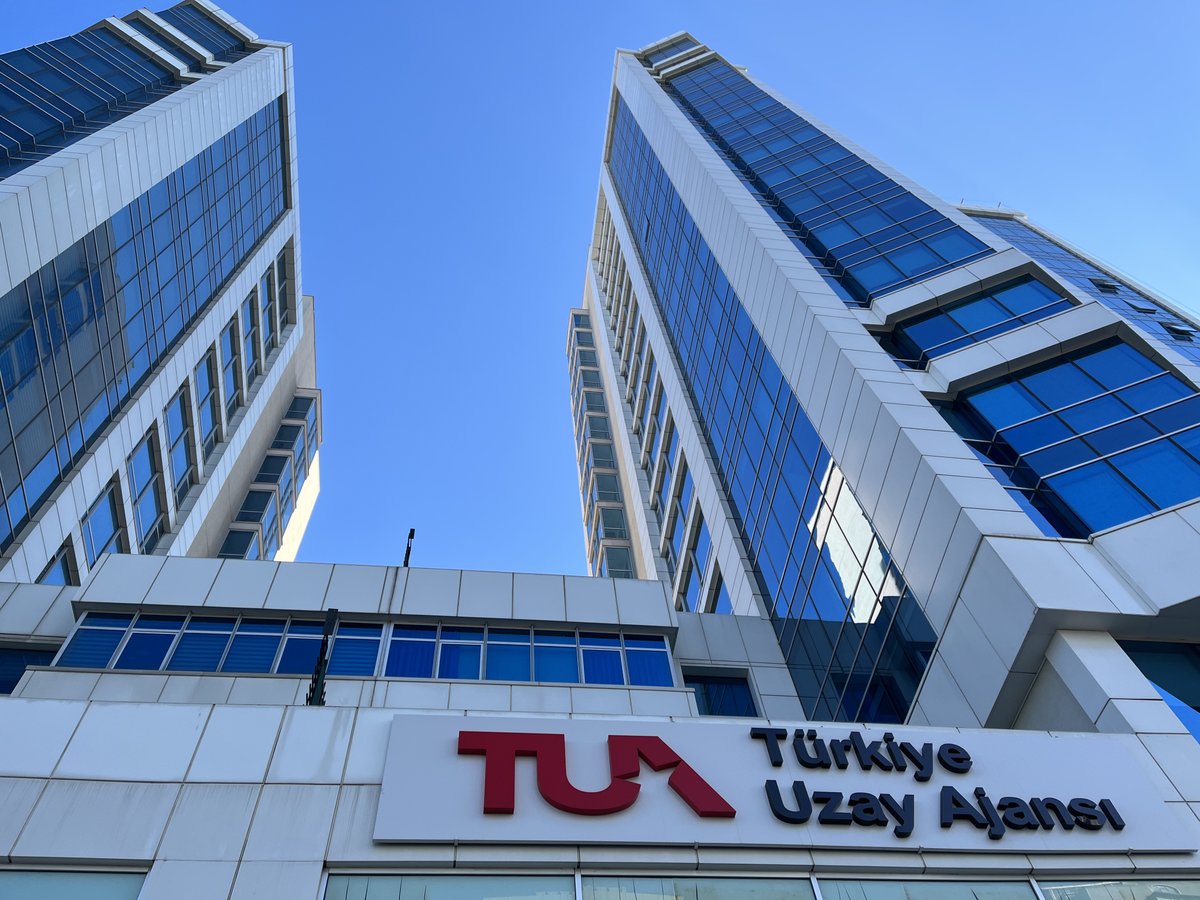 UketDER's tweet photo. UKET olarak ilk resmi ziyaretimizi TUA Başkanı Sn. Serdar Hüseyin Yıldırım’a gerçekleştirdik. TUA Başkanımız ile yaptığımız bu keyifli sohbette; dernek misyon ve vizyonundan, ana hedeflerinden ve hazırladığımız projelerimizden bahsettik. 
#tua #uzayajansı #uket #space #uzay #arc https://t.co/bWprtfV3O9