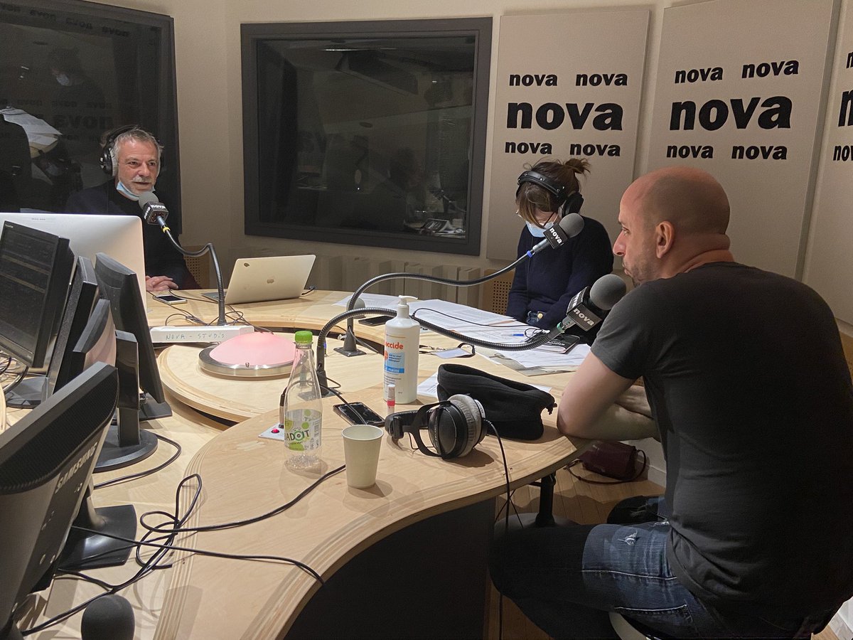 laRadioNova's tweet photo. En direct sur Radio Nova !
David Blot, @Isadora_Radio et JB Hanak pour son livre « Sales Chiens » qui revient sur des tournées folles avec son groupe dDamage… #ddamage #NovaClub https://t.co/NxpSQOpFYw