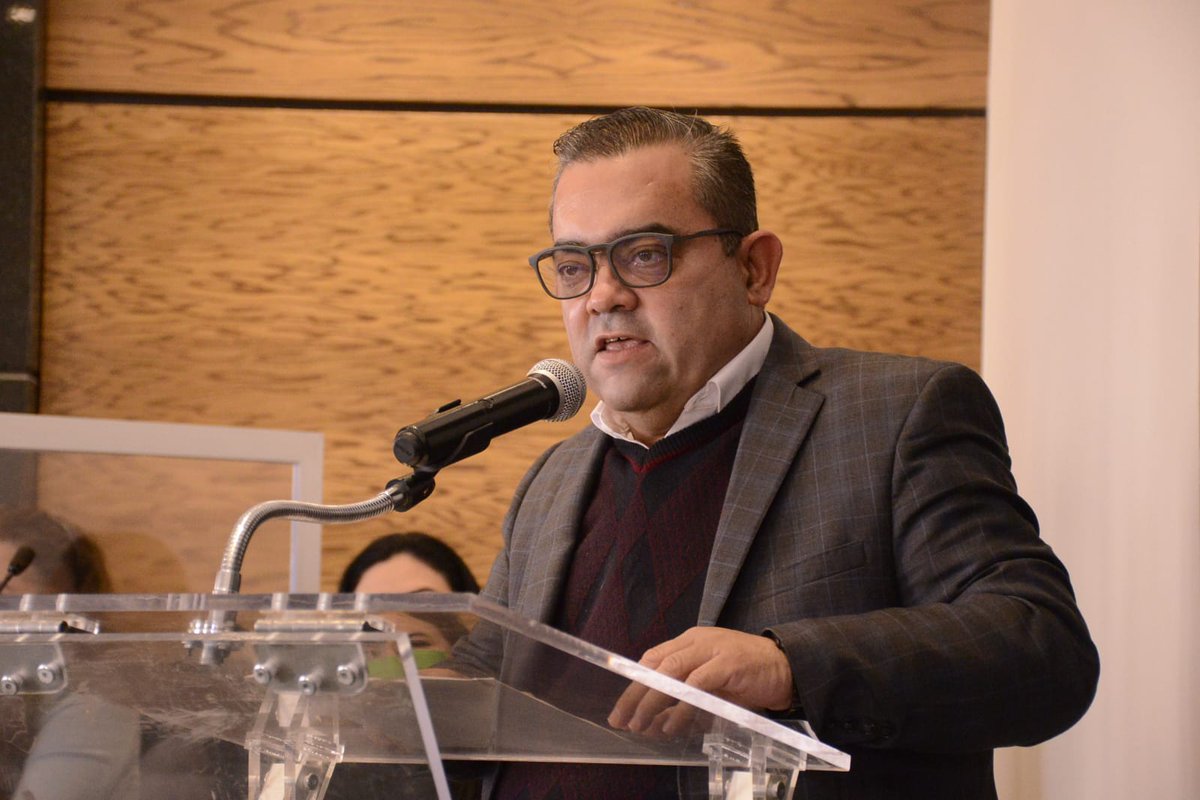 CongresoDurango's tweet photo. Pronunciamiento presentado por @davidrz_73 denominado ¨Gobierno de México¨ donde expone que es necesario que @Hacienda_Mexico establezca como cantidad de 2,500 pesos el costo de la regularización,  ya que es una cantidad suficiente para dicho gasto.

https://t.co/fTymKBF1aq https://t.co/NQpJB86THr