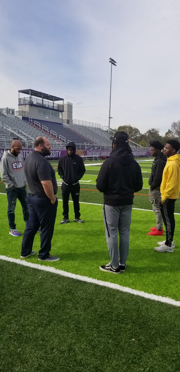 Linc_TrojansFB's tweet photo. @Linc_TrojansFB class of 2022 prospects visiting Edward Waters University @EWU_Athletics today in Jacksonville, Florida. @IamCOACH_T_Y #HBCU #ComeBallInDuval #TrojanPride #OneBody #SignSomeTrojans⚔️🔰@tysonjimmie @MrEliDubble @Coach_TCole @BSmooth48 @HawgJefe @omarb5544 https://t.co/B8Lru8cNsV