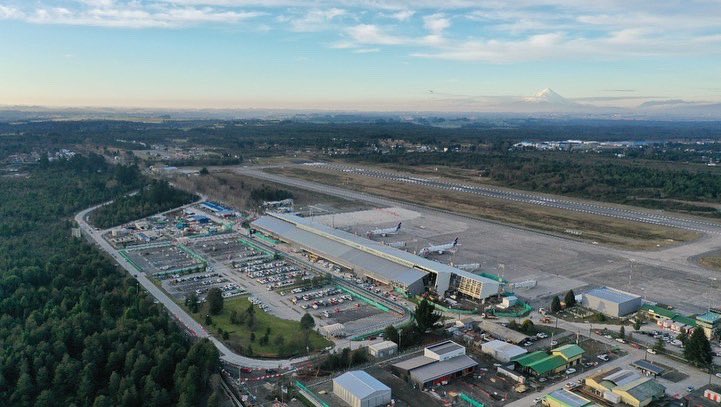 moploslagos's tweet photo. #MopLosLagos🦺🚧
Seremi @jamesfrycarey visitó la obra del #Aeropuerto #ElTepual junto a la #DapMOP y #DgcMOP.
👉 AVANCE FÍSICO: 91,71%
Entre los trabajos está la ampliación y mejoramiento del edificio terminal e instalación aeronáutica de la @DGACChile
#GobiernoDeChile 🇨🇱 https://t.co/IQuL650P9v
